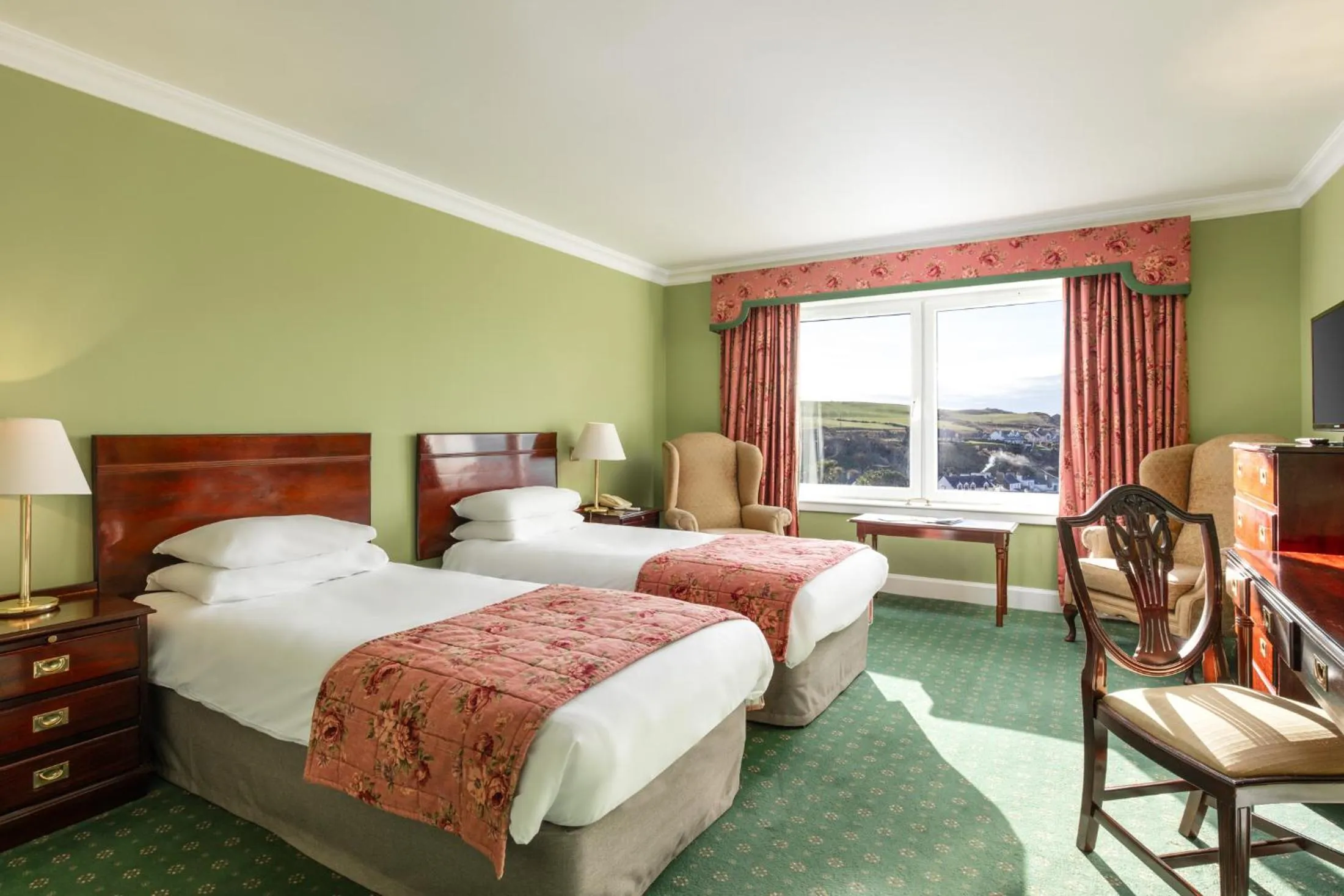 Bedroom, Bed in Fernhill Hotel