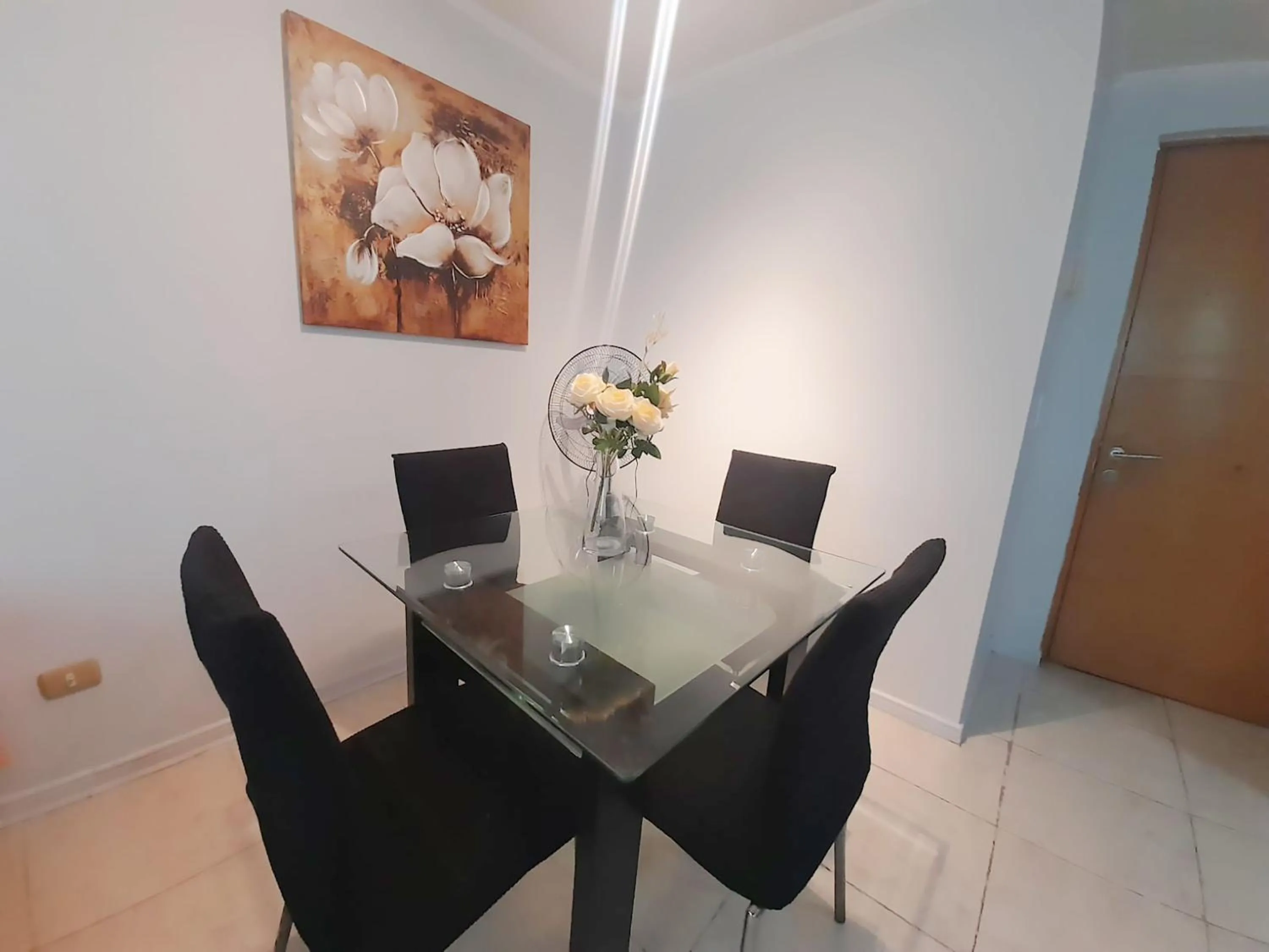 Dining area in VIP Apartments Chile