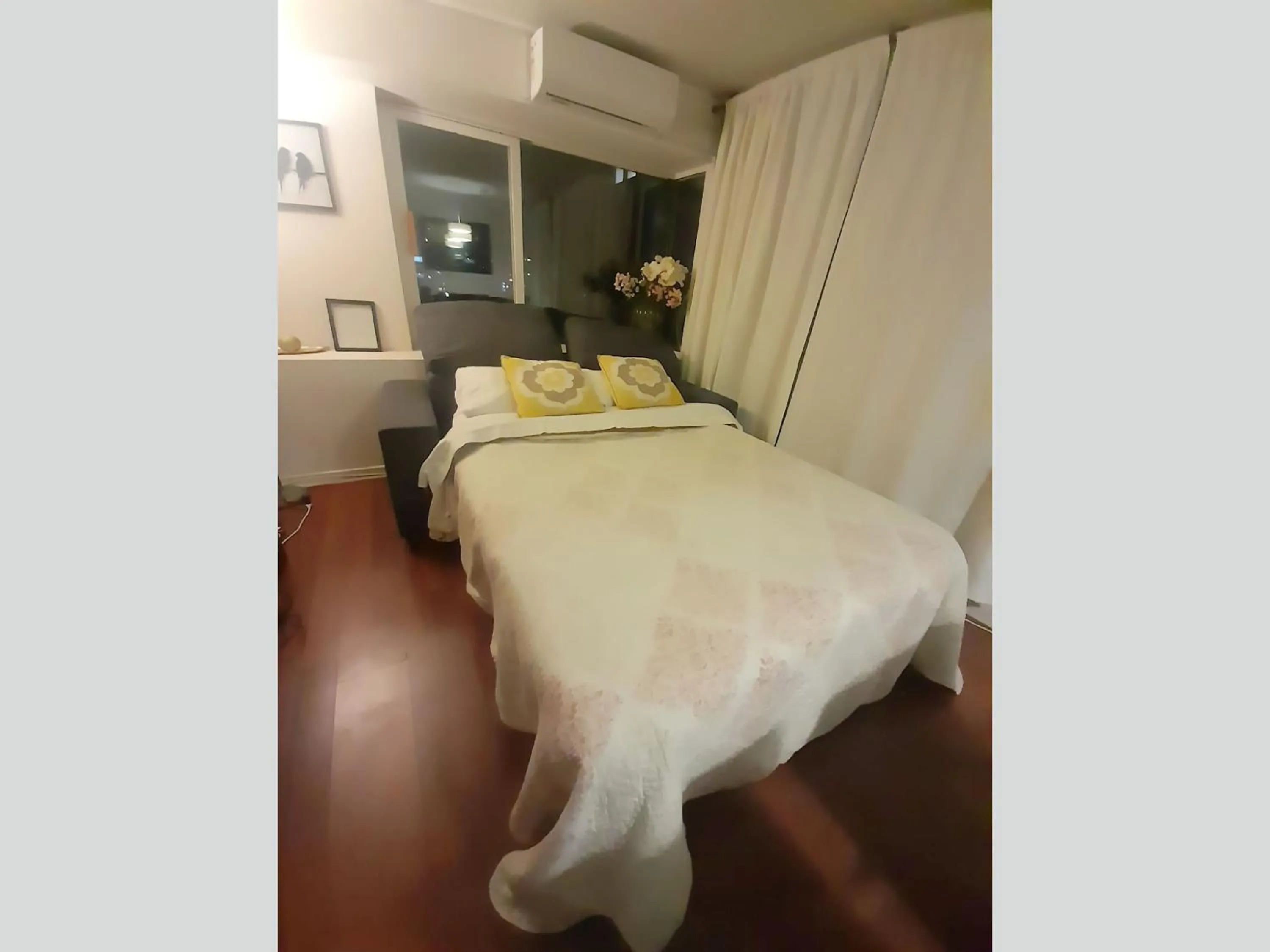 Decorative detail, Bed in VIP Apartments Chile