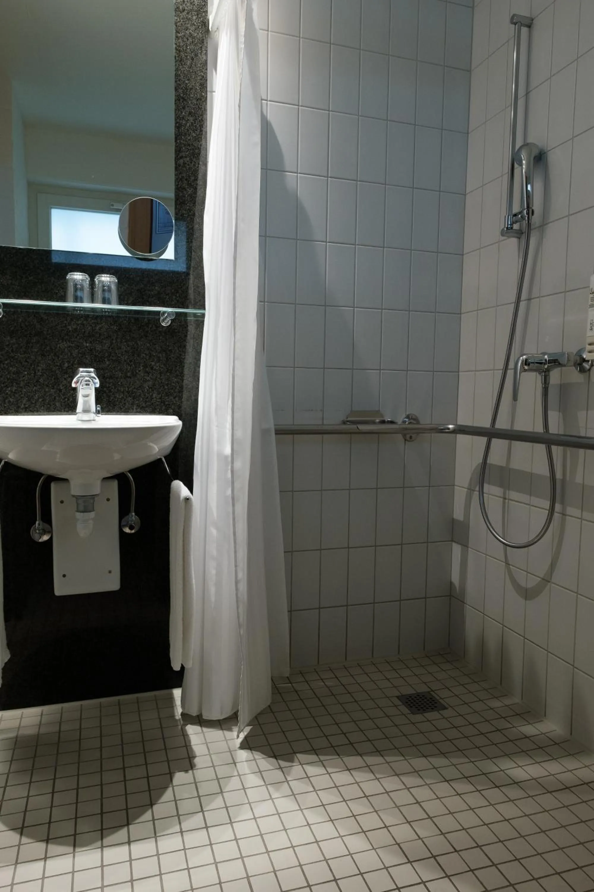 Shower in Hotel Sempachersee