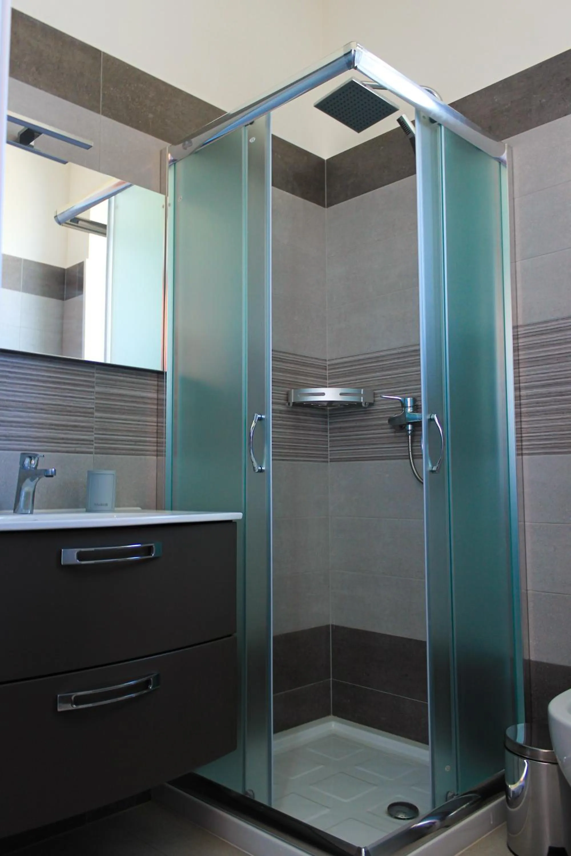 Shower in Armonia Galeta