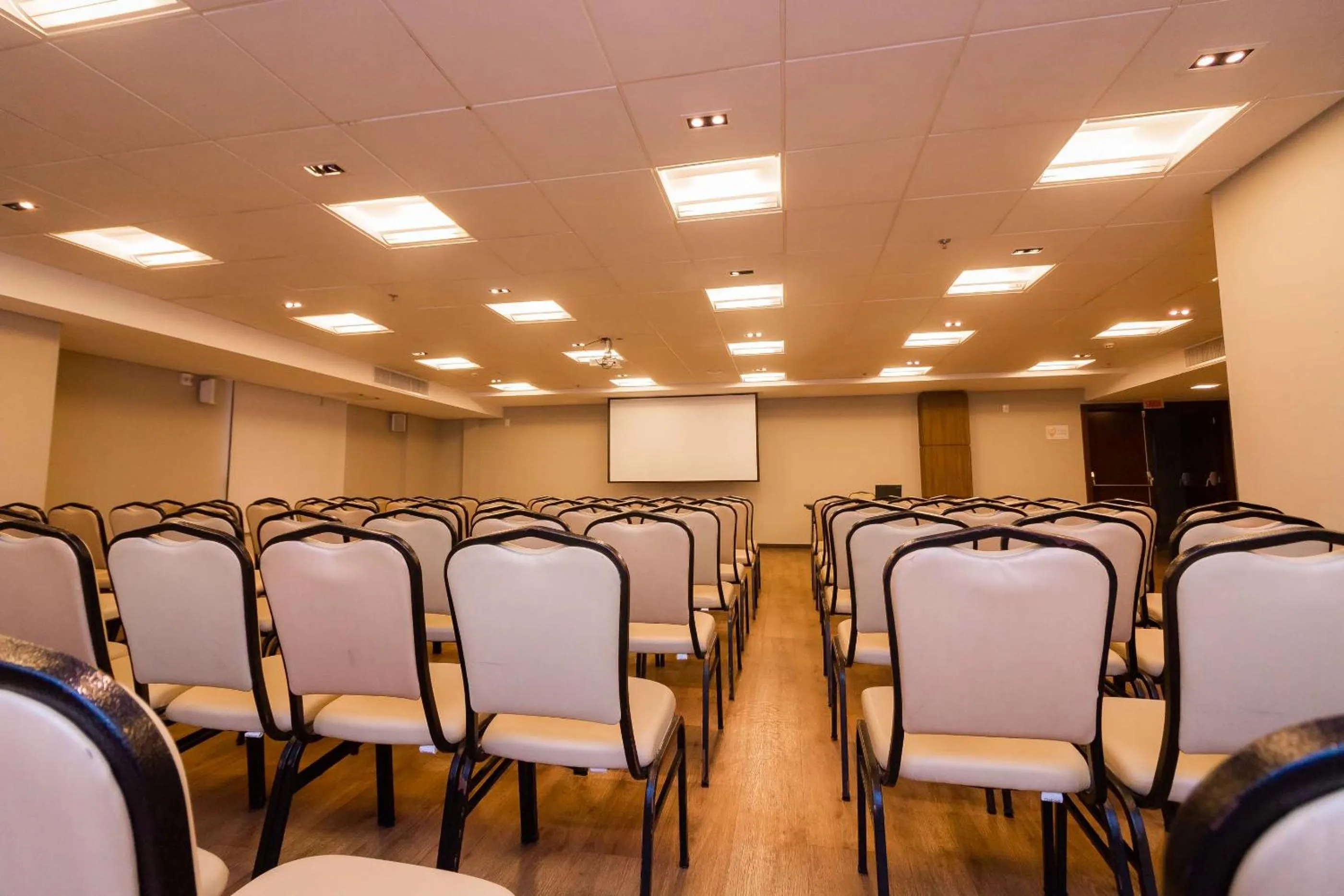Meeting/conference room in Kennedy Executive Hotel
