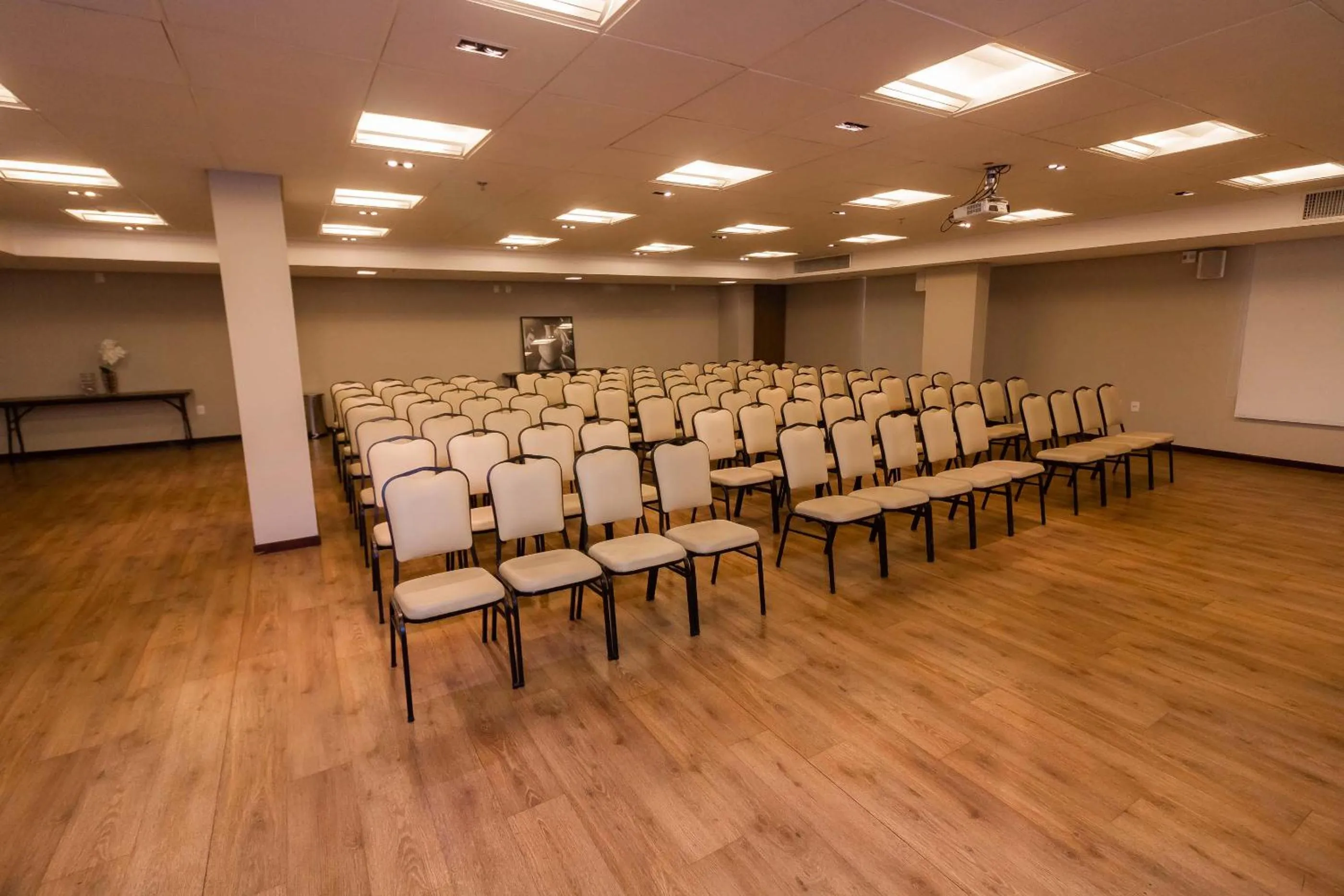 Meeting/conference room in Kennedy Executive Hotel