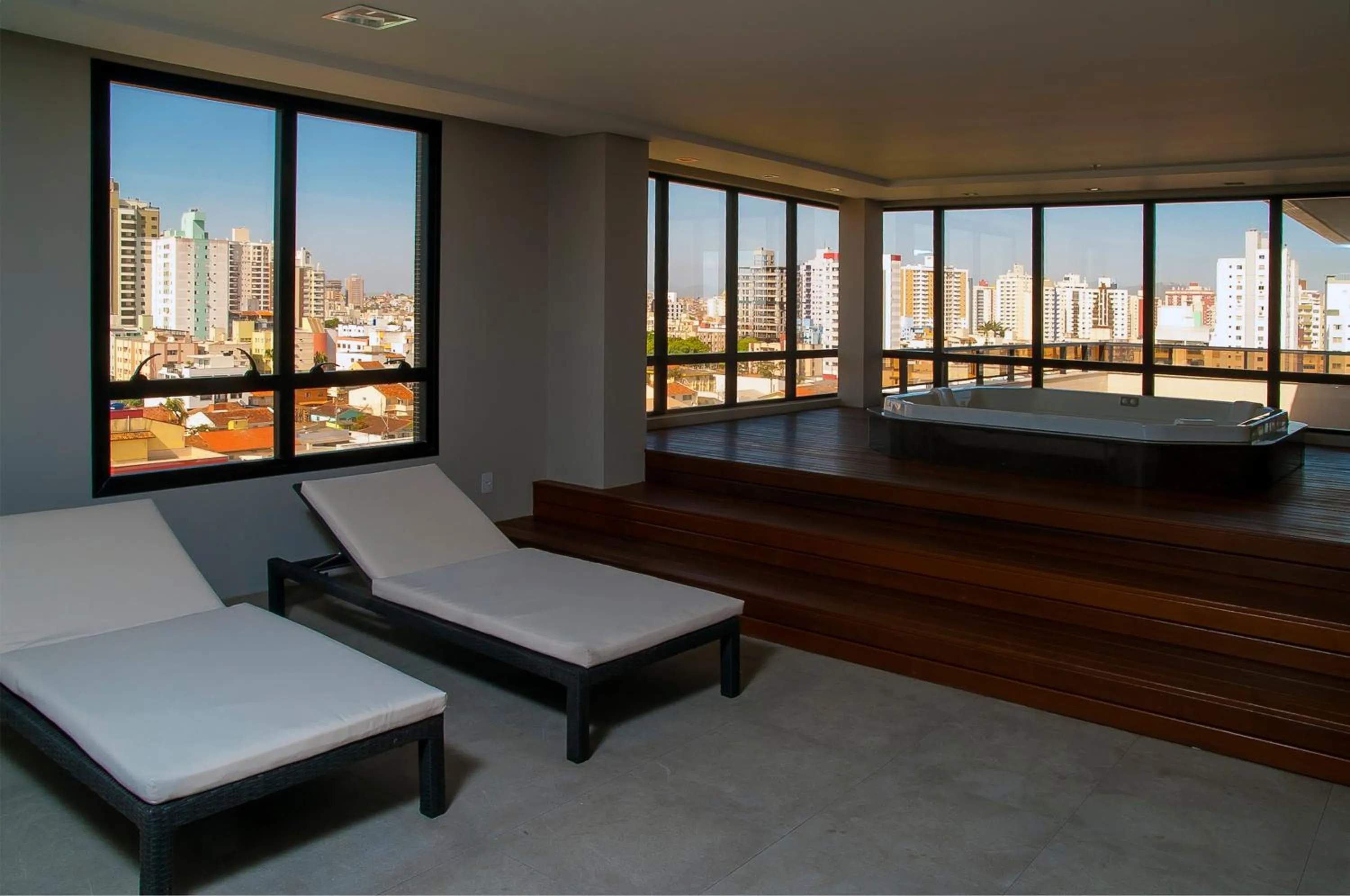 Solarium in Kennedy Executive Hotel