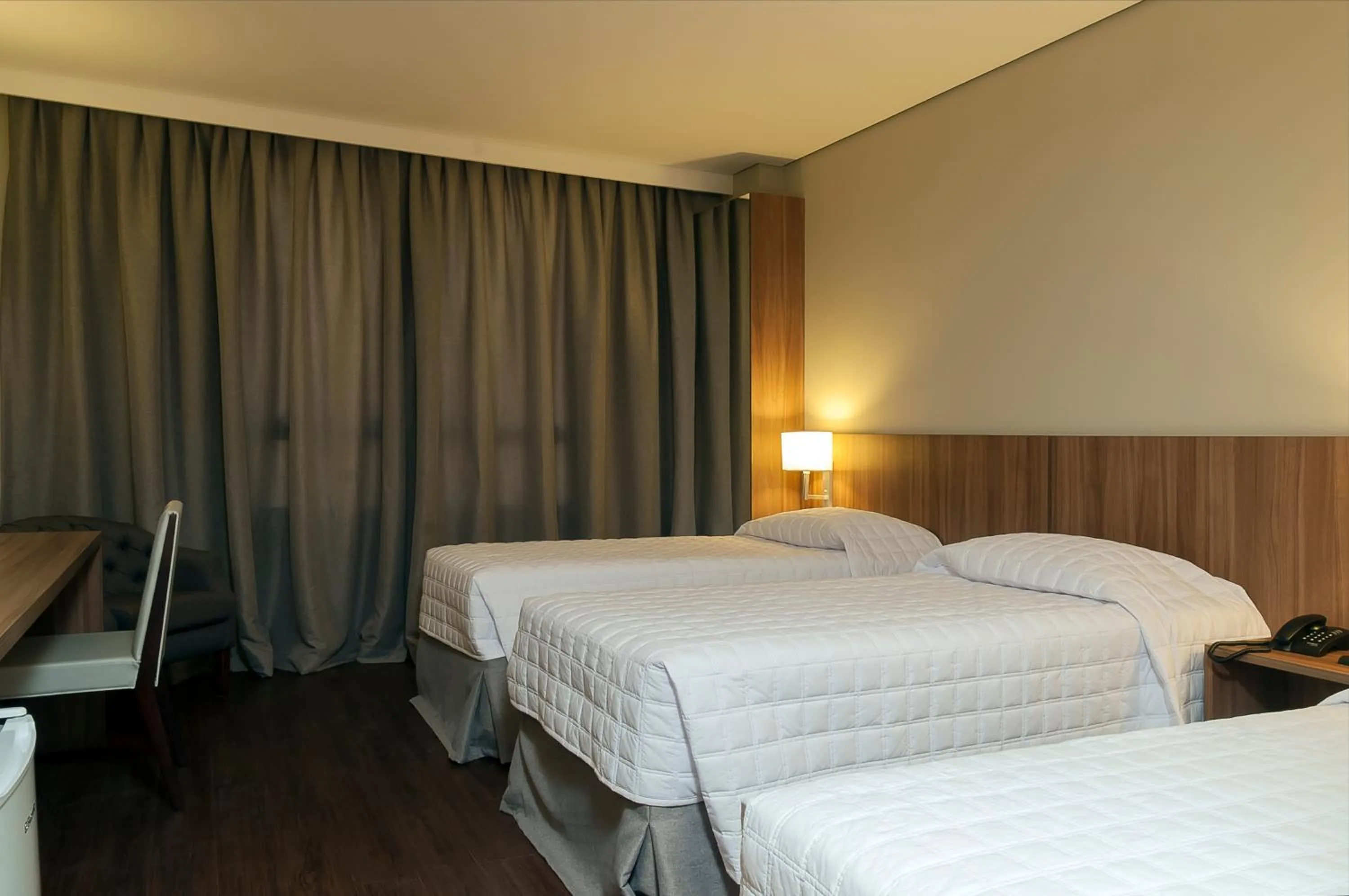 Bedroom, Bed in Kennedy Executive Hotel