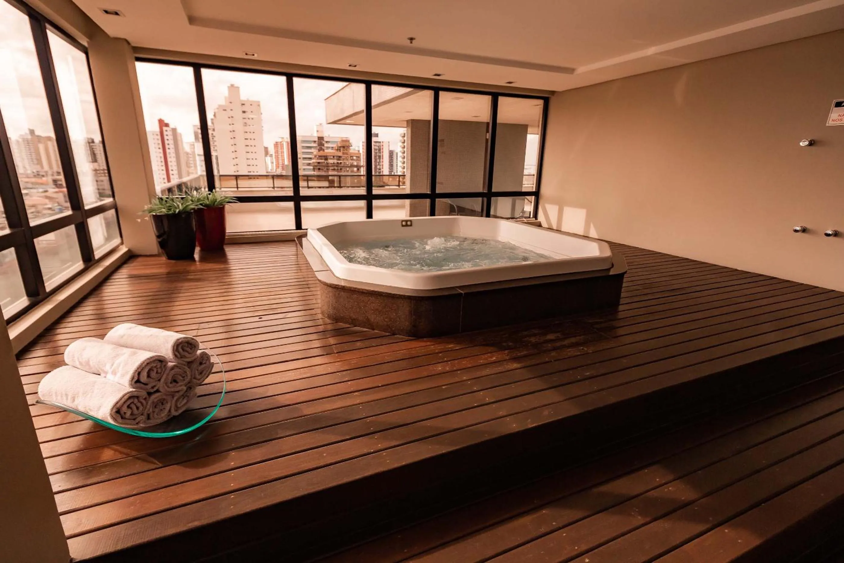 Hot Tub in Kennedy Executive Hotel