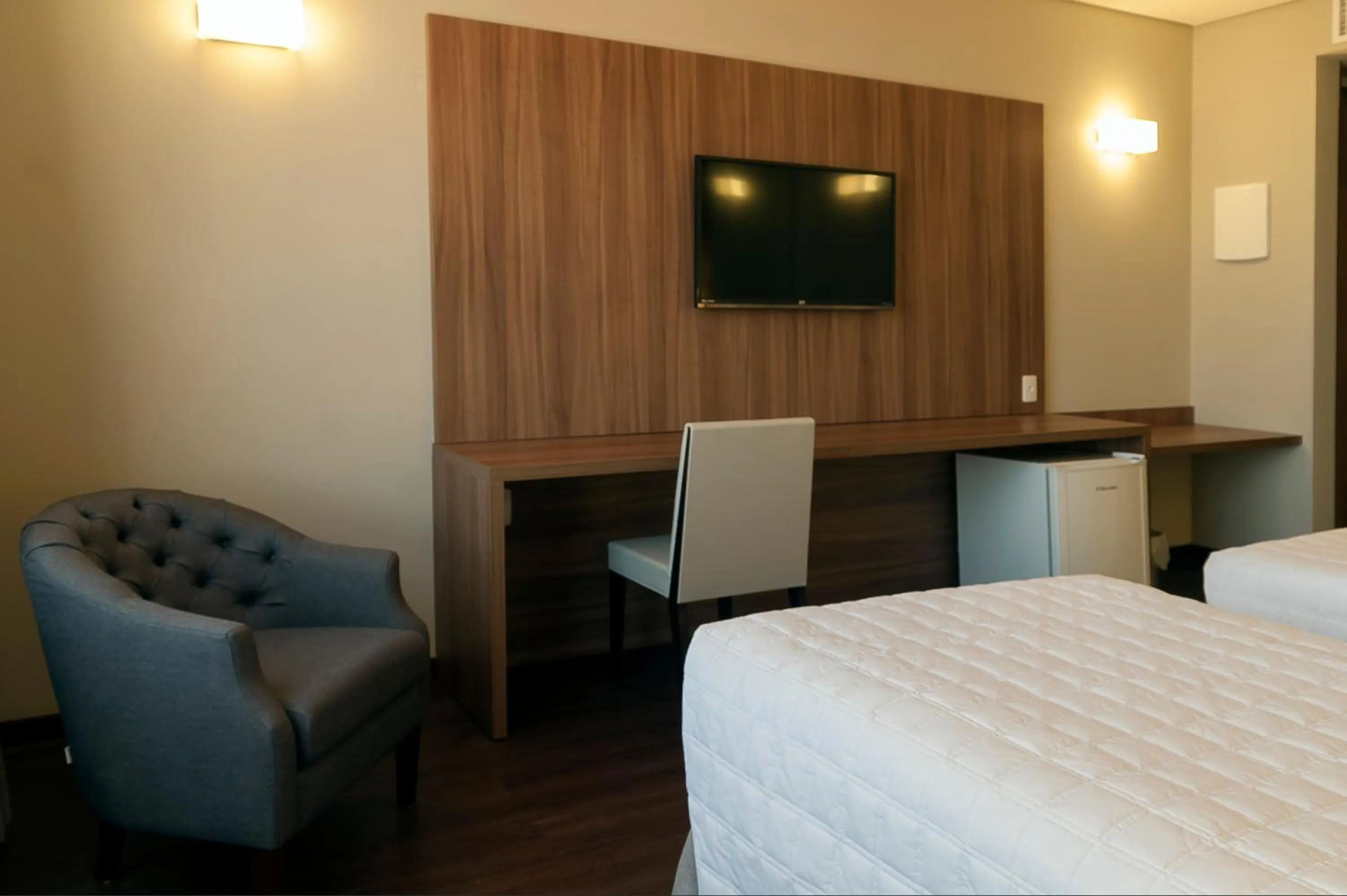 Bedroom, Bed in Kennedy Executive Hotel