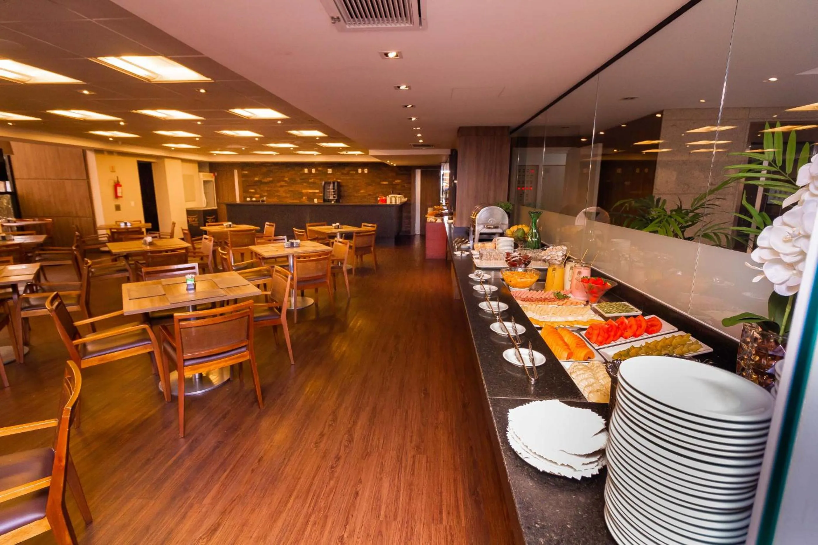 Restaurant/places to eat in Kennedy Executive Hotel