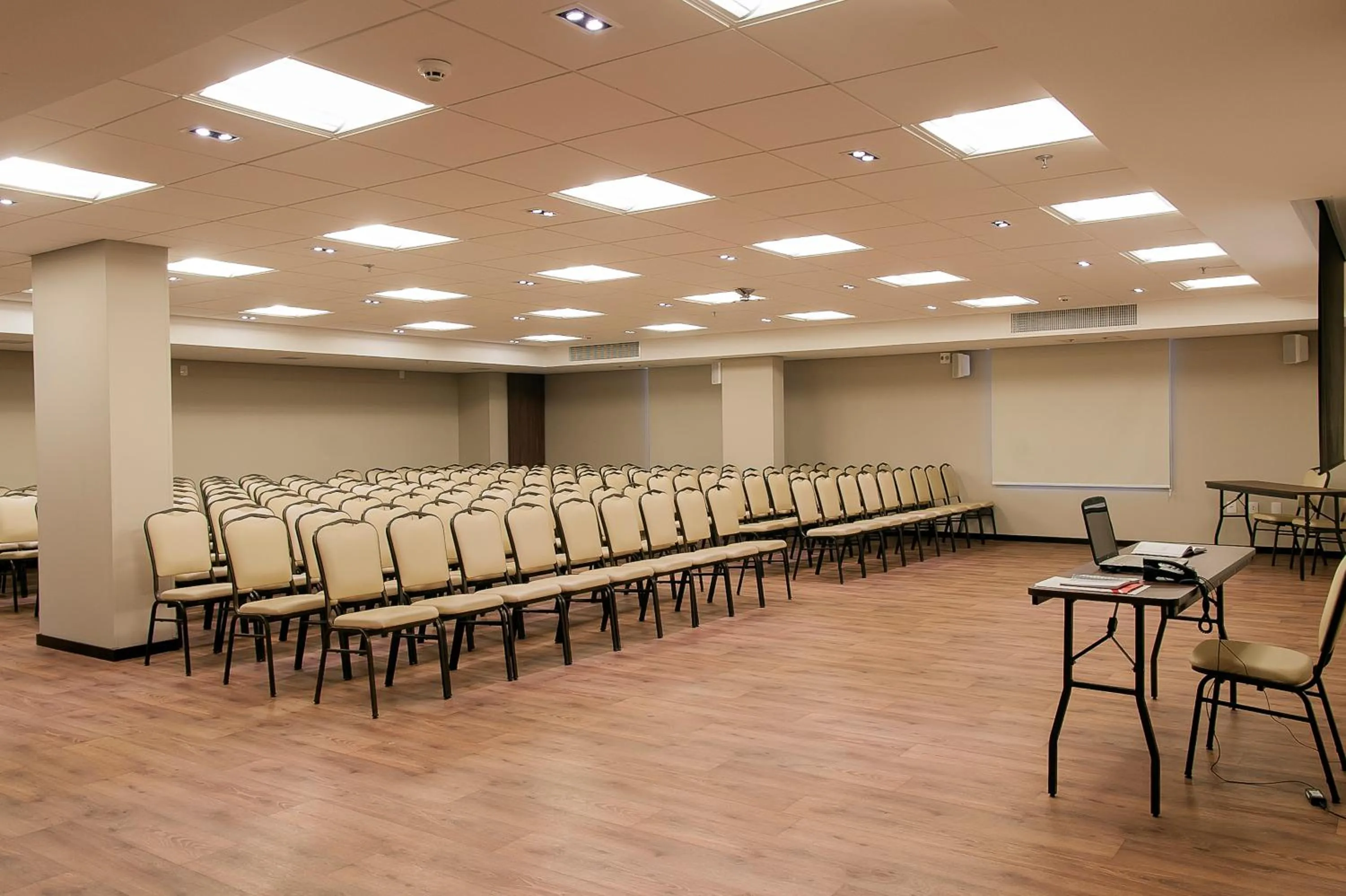 Business facilities in Kennedy Executive Hotel