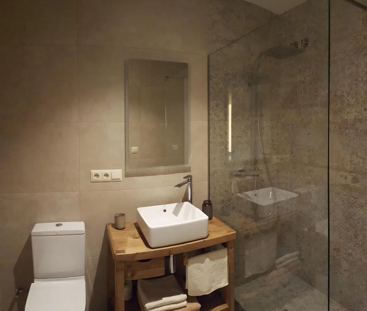 Bathroom in La Casa dels Lledoners