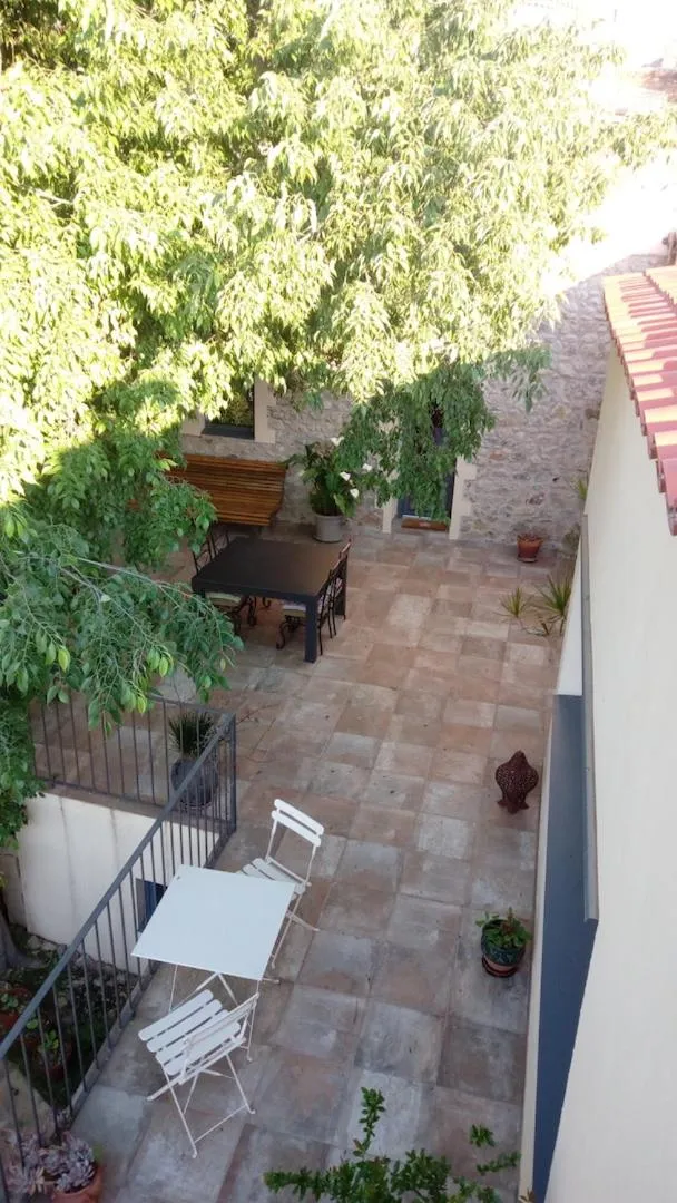 Patio in La Casa dels Lledoners