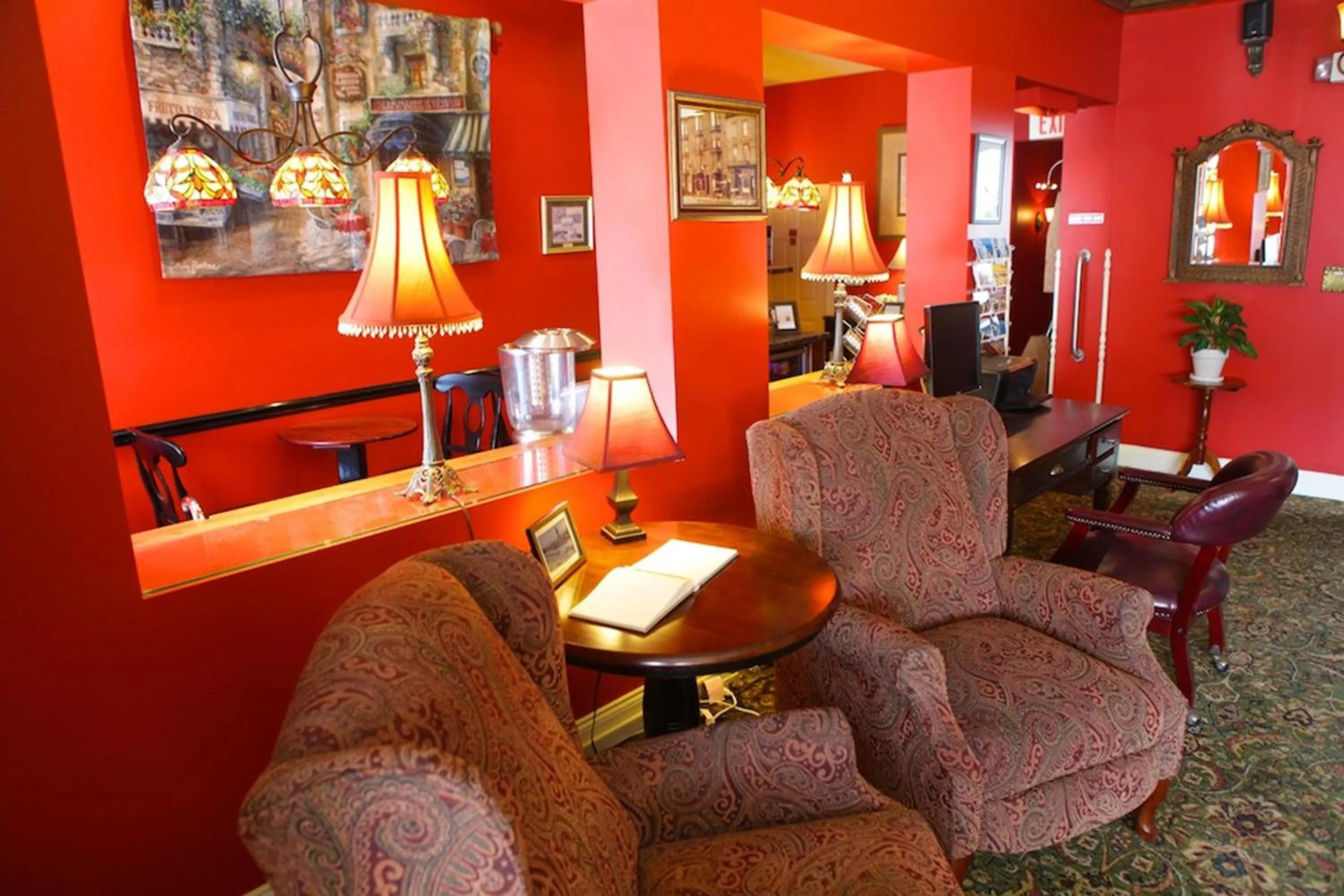 Communal lounge/ TV room in Inn at St John Portland In-Town