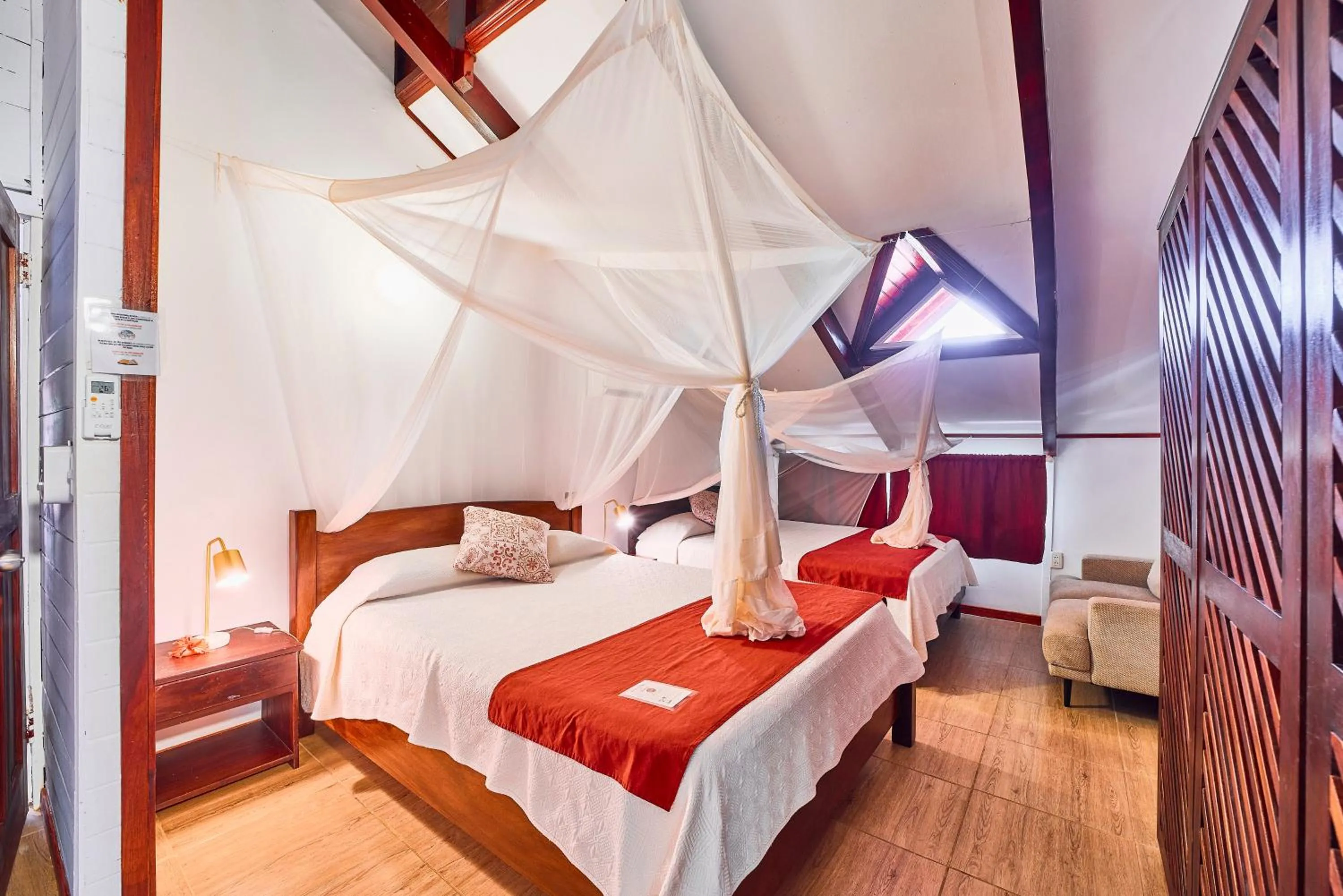 Quadruple Room with Balcony in Hotel El Encanto