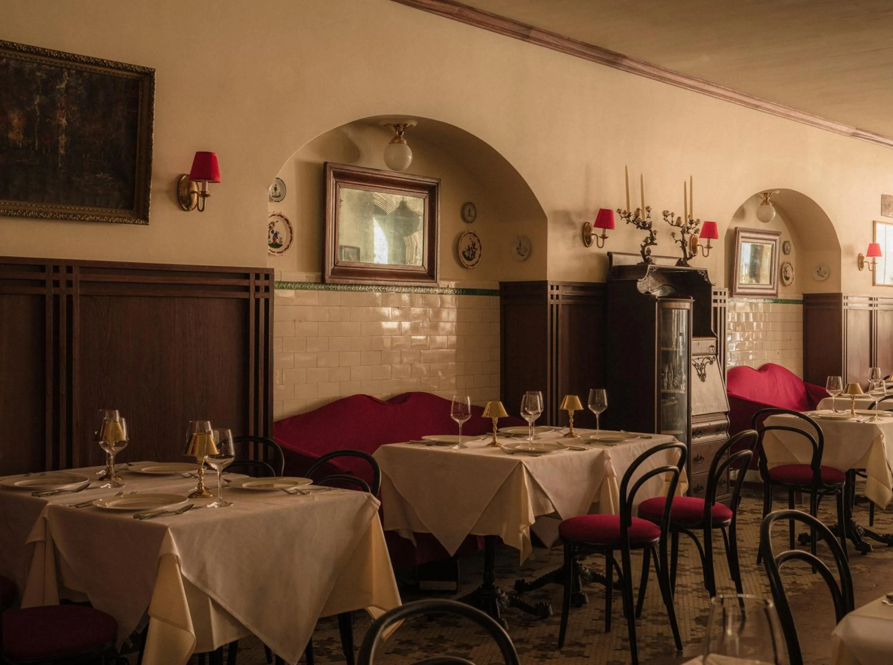 Restaurant/places to eat in Neptune, an Ash Hotel