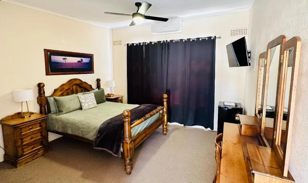 Bed in Flinders Ranges Motel - The Mill