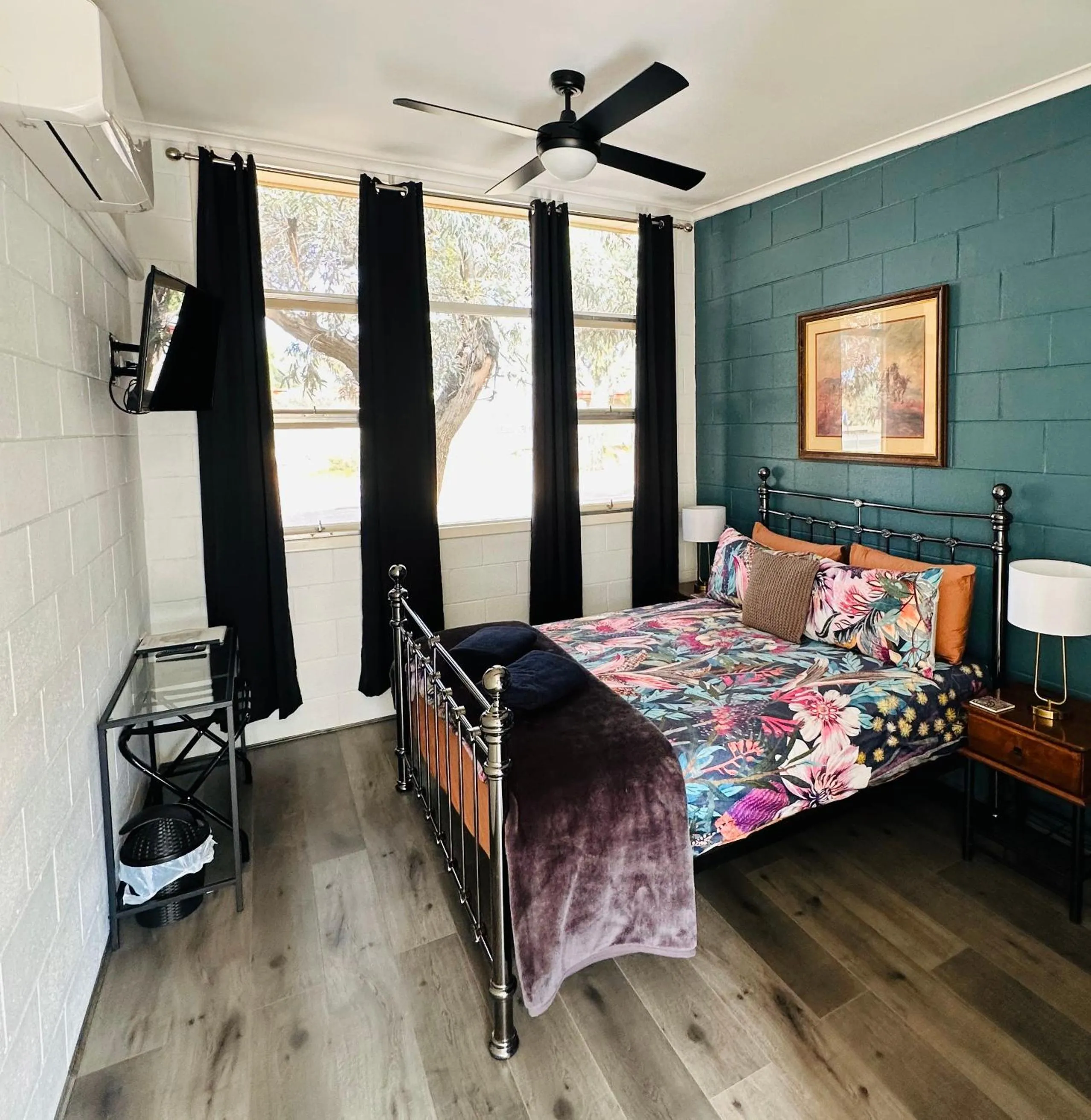 Bed in Flinders Ranges Motel - The Mill