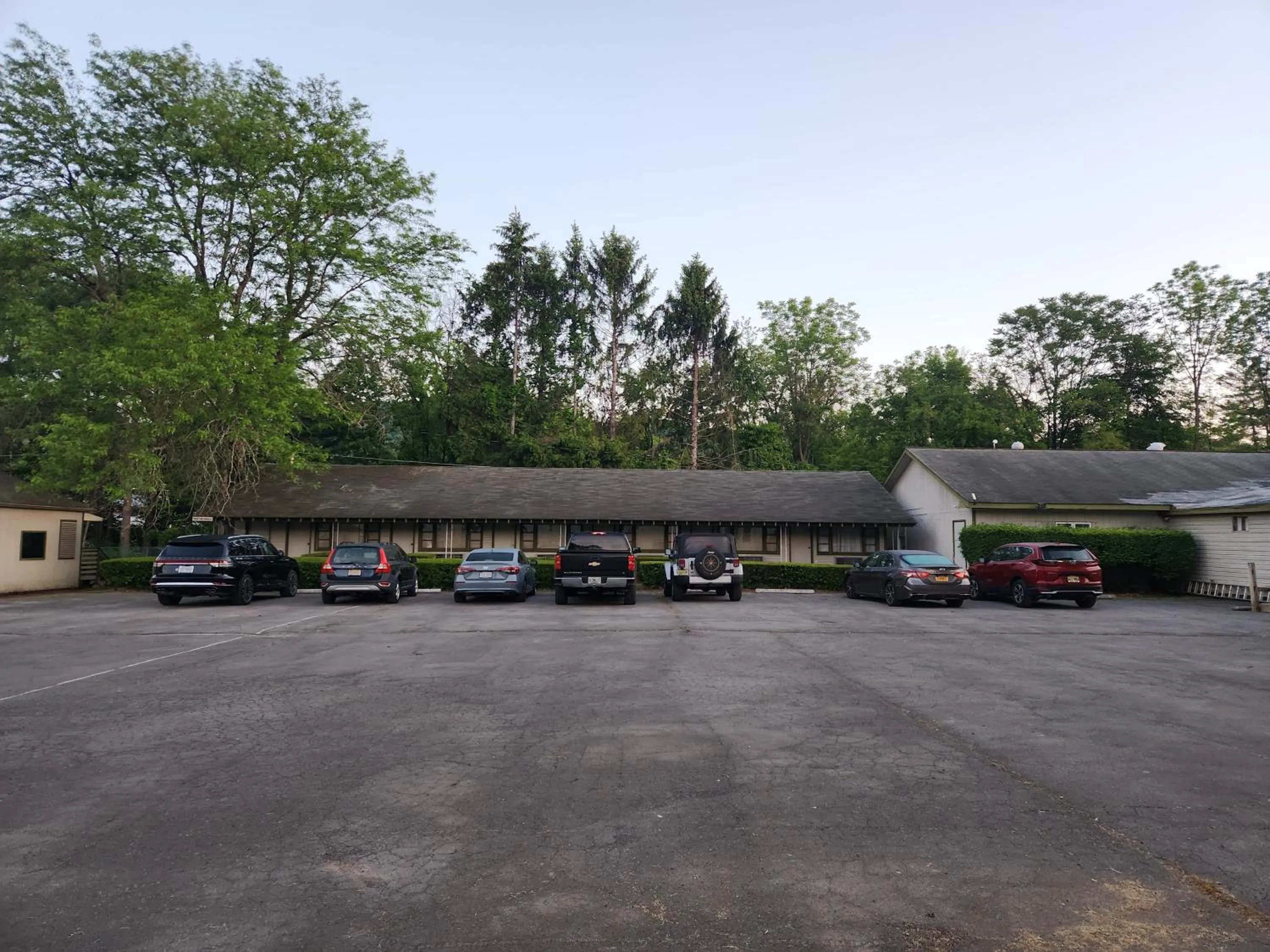 Property building in Glenwood Inn - Stroudsburg