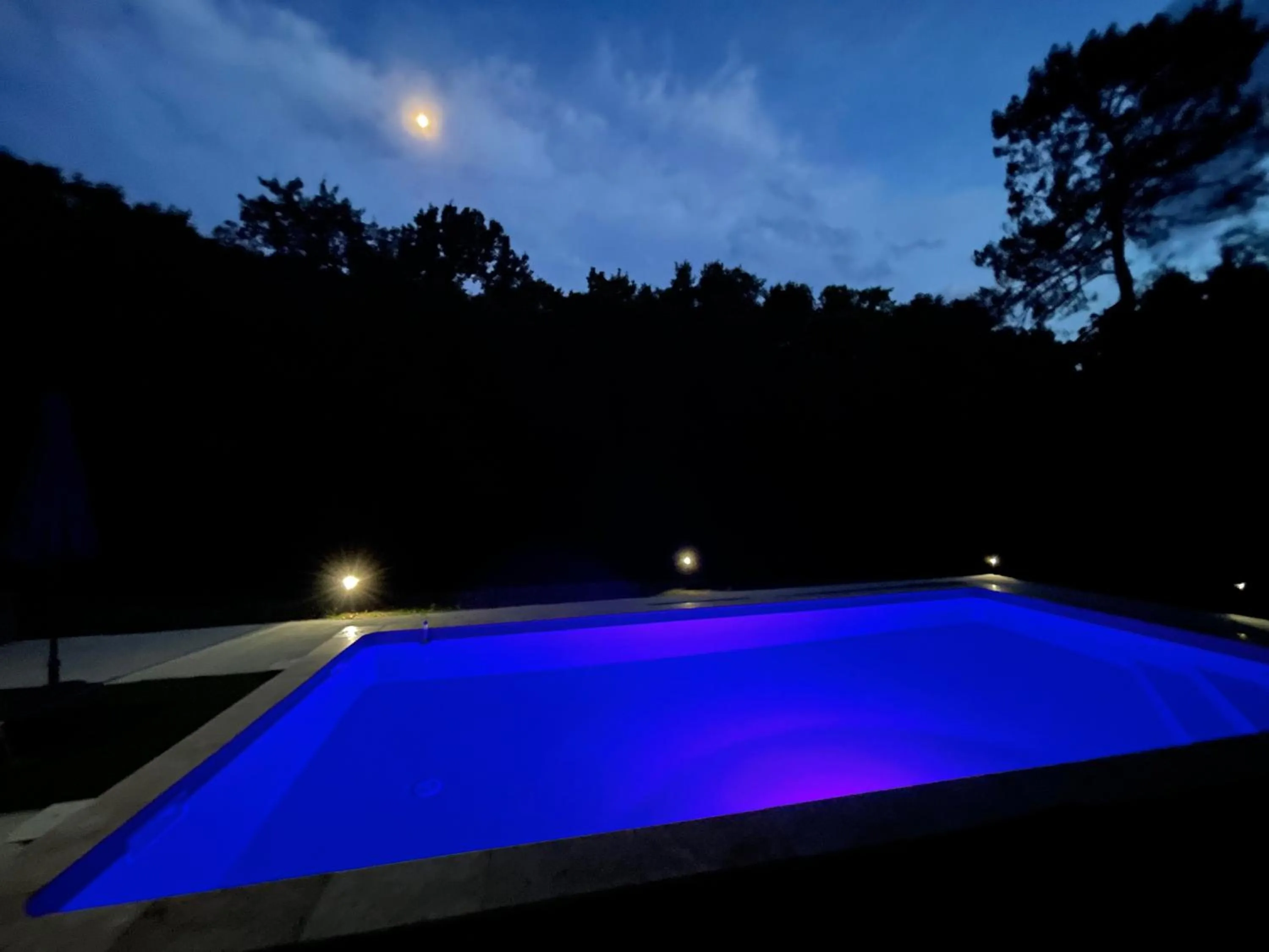 Swimming pool in Résidence Les Milandes