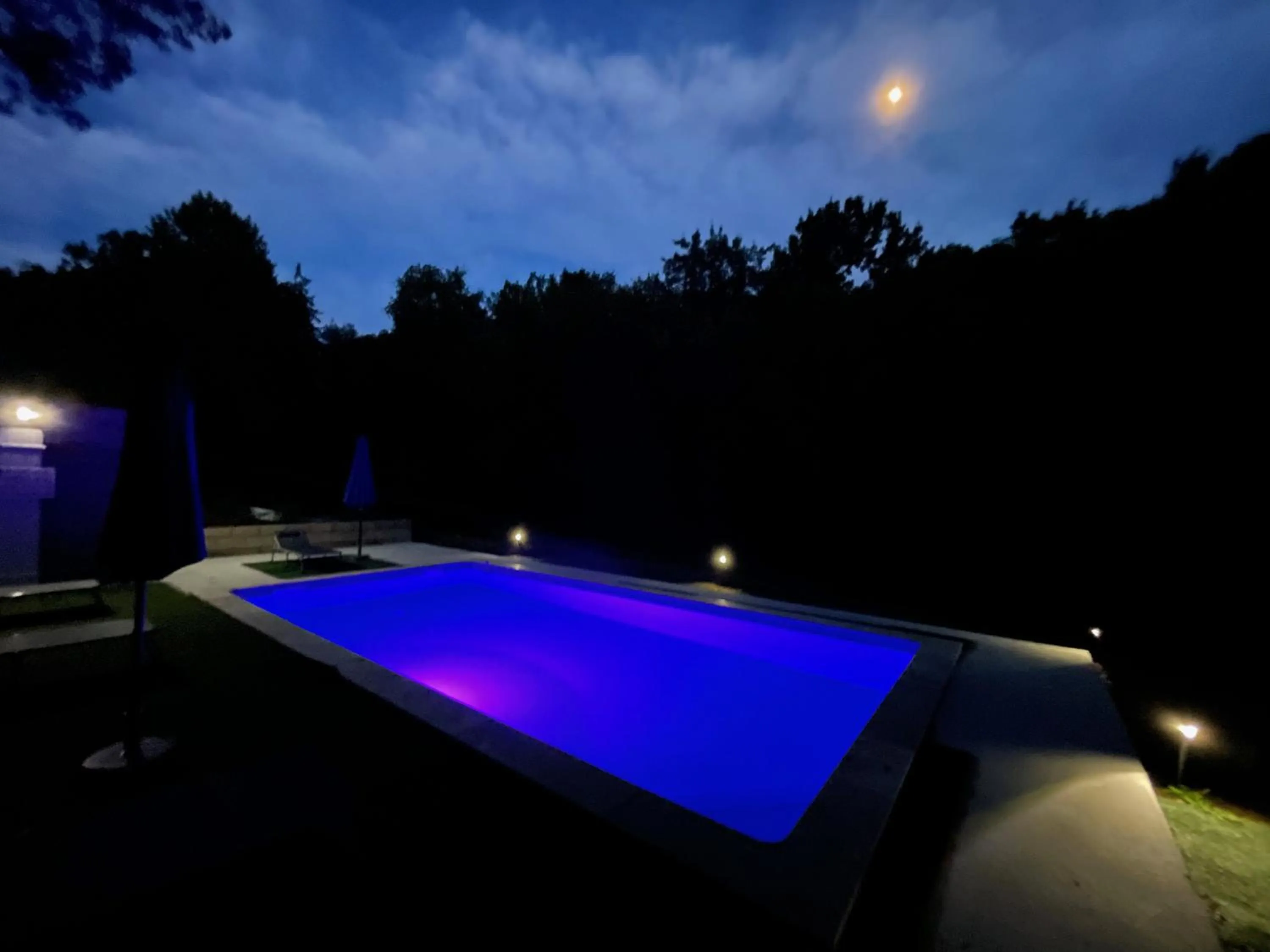 Swimming pool in Résidence Les Milandes