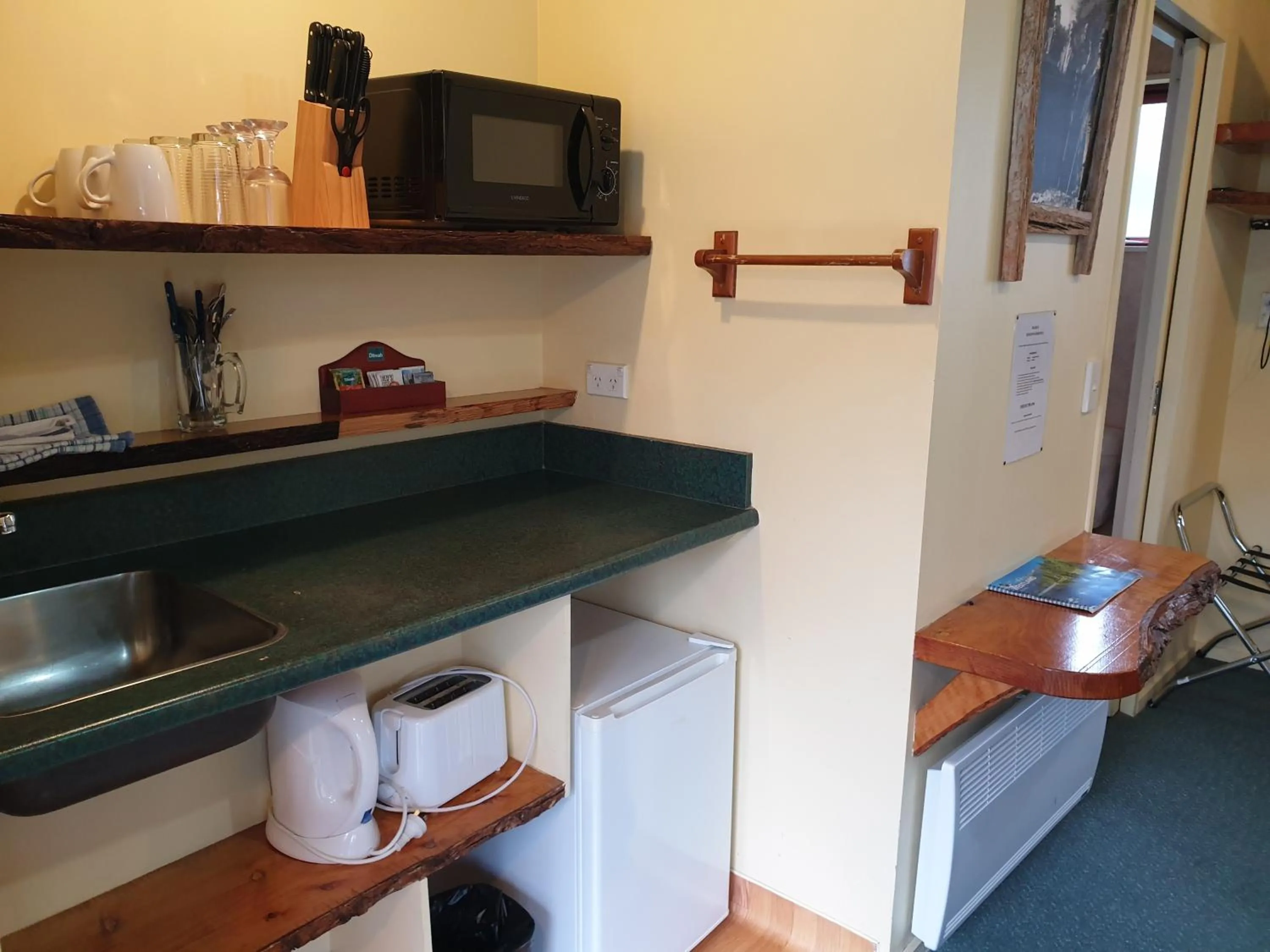 Kitchen or kitchenette in Glow Worm Accommodation