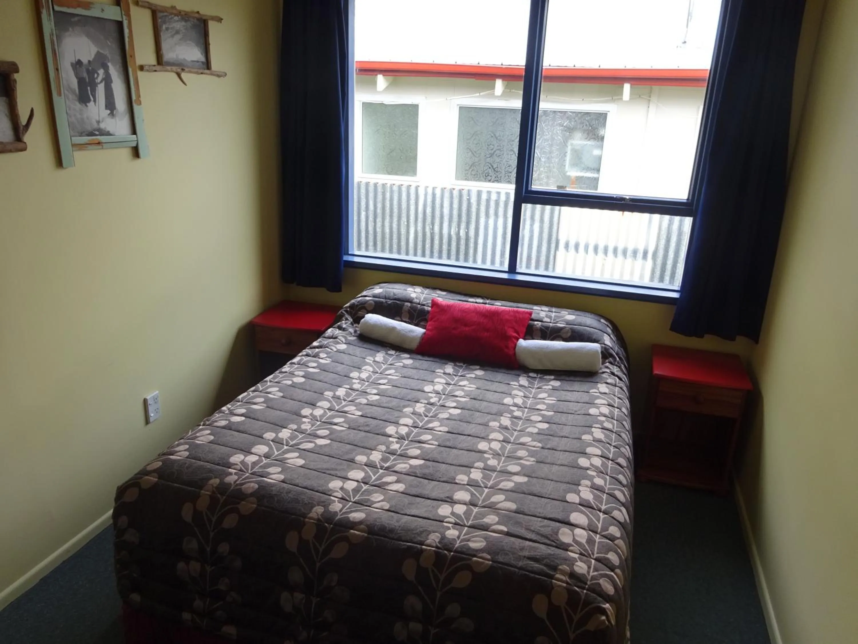 Bedroom, Bed in Glow Worm Accommodation
