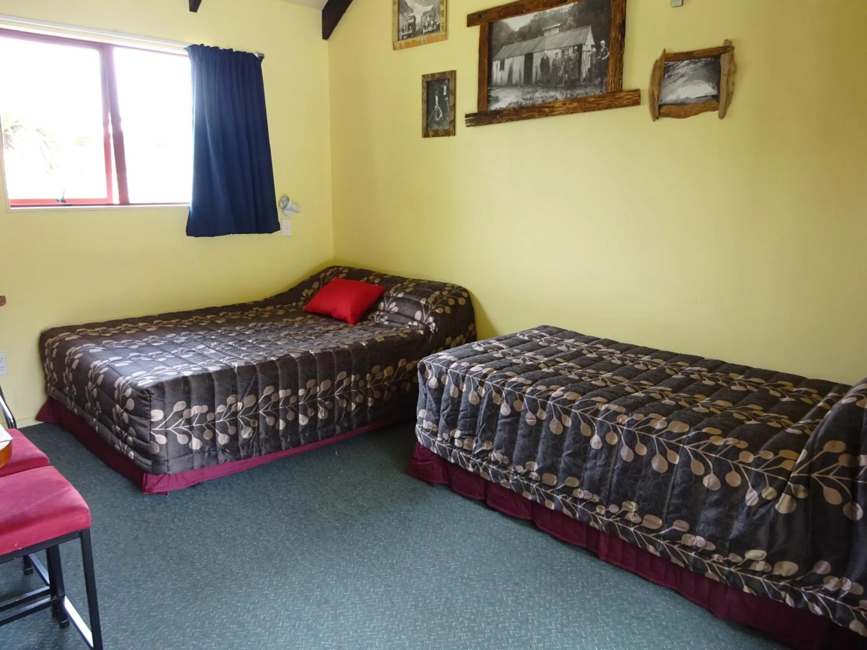 Bedroom, Bed in Glow Worm Accommodation