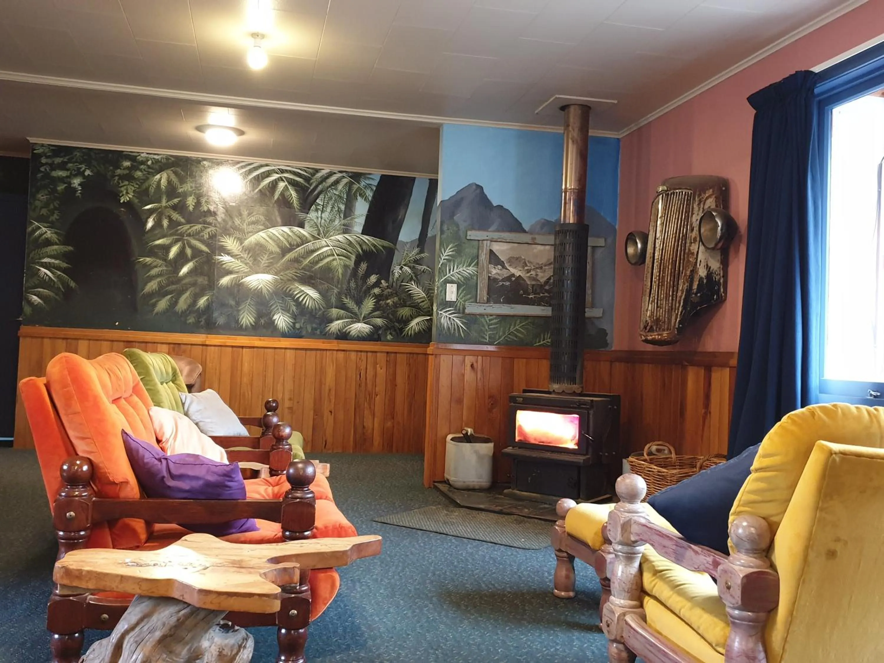 Communal lounge/ TV room in Glow Worm Accommodation