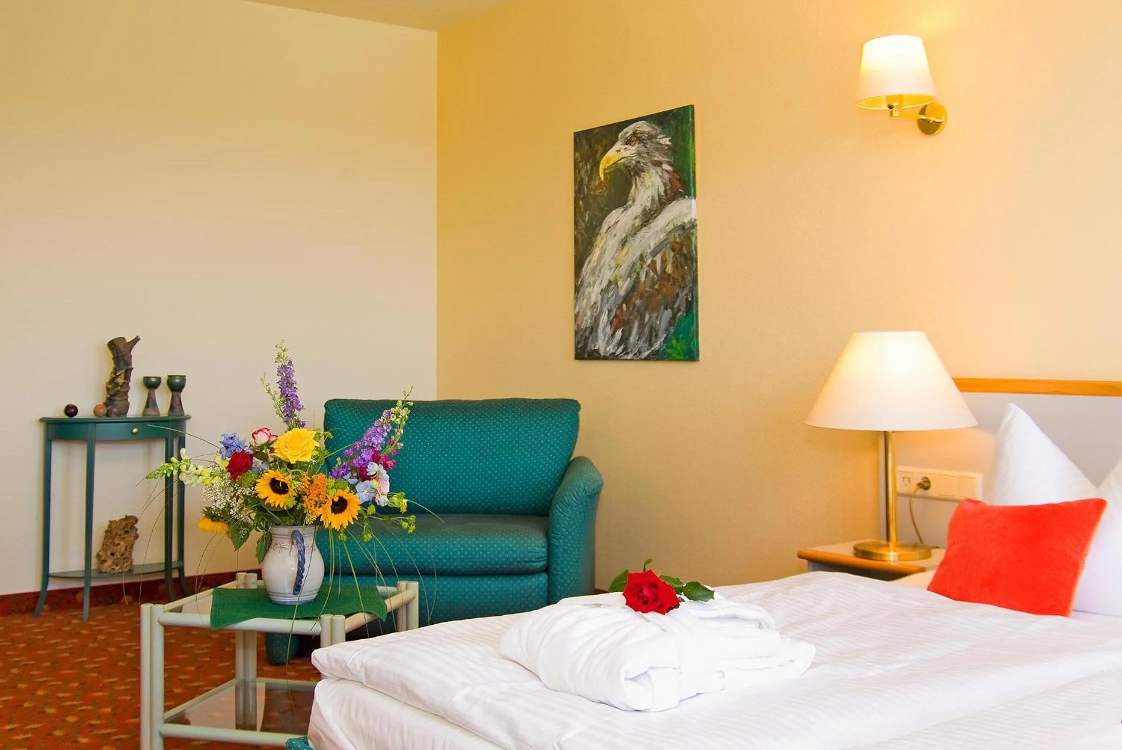 Seating area, Bed in Hotel am Müritz-Nationalpark