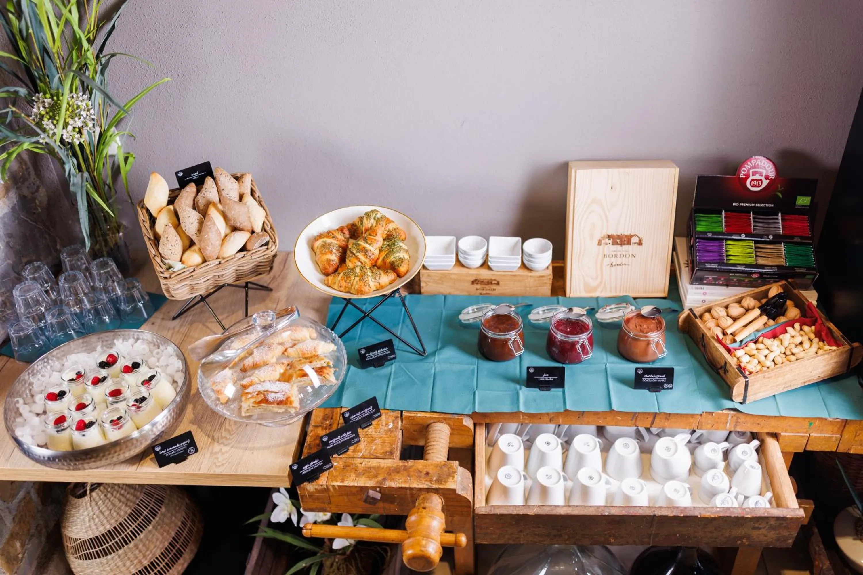 Breakfast in Vila ROBIDA & SPA