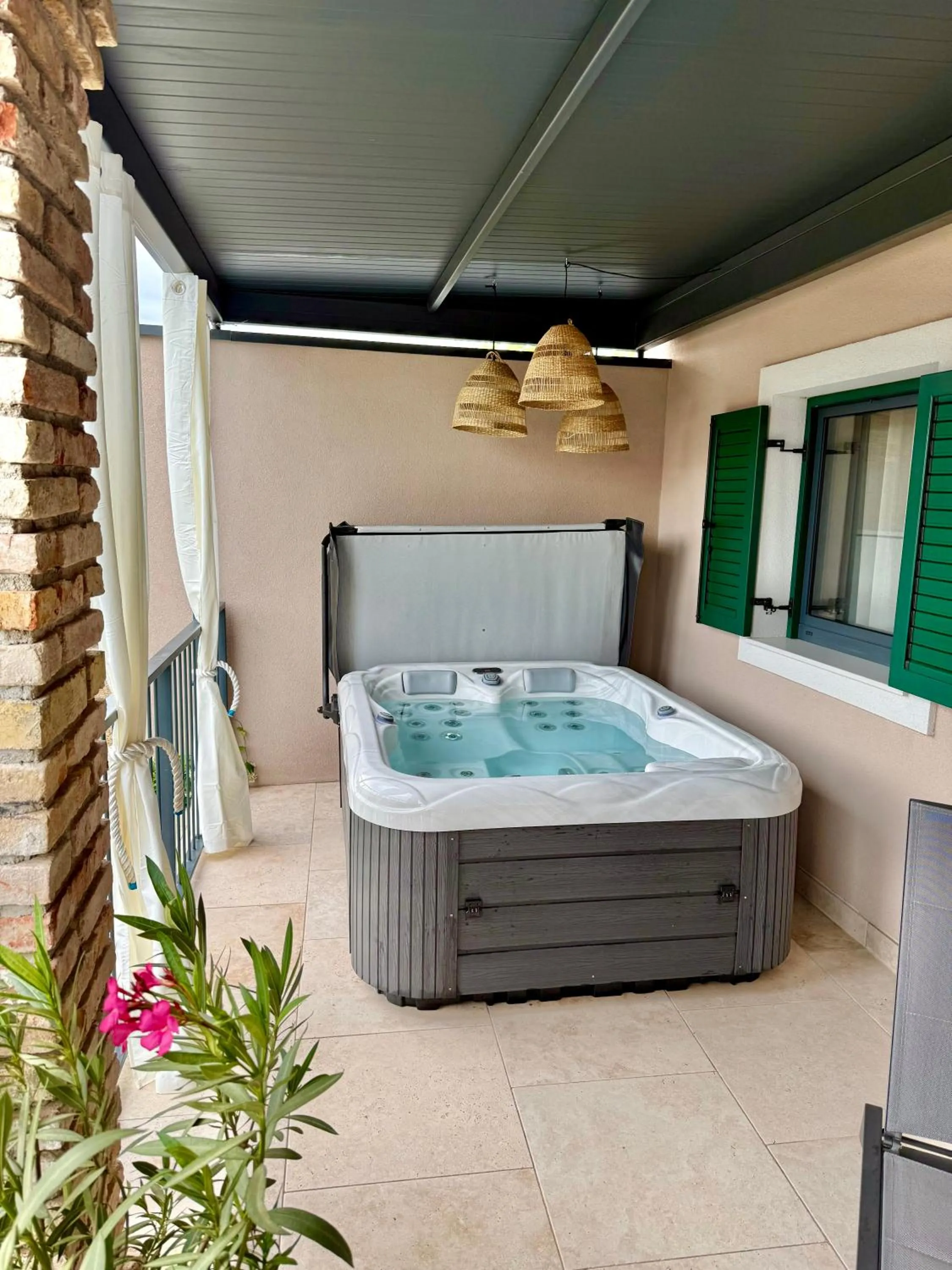 Patio in Vila ROBIDA & SPA