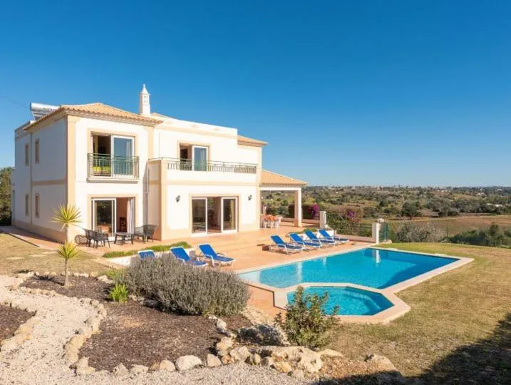 Villa Agua - Modern villa, quiet location walkable to restaurant and supermarket