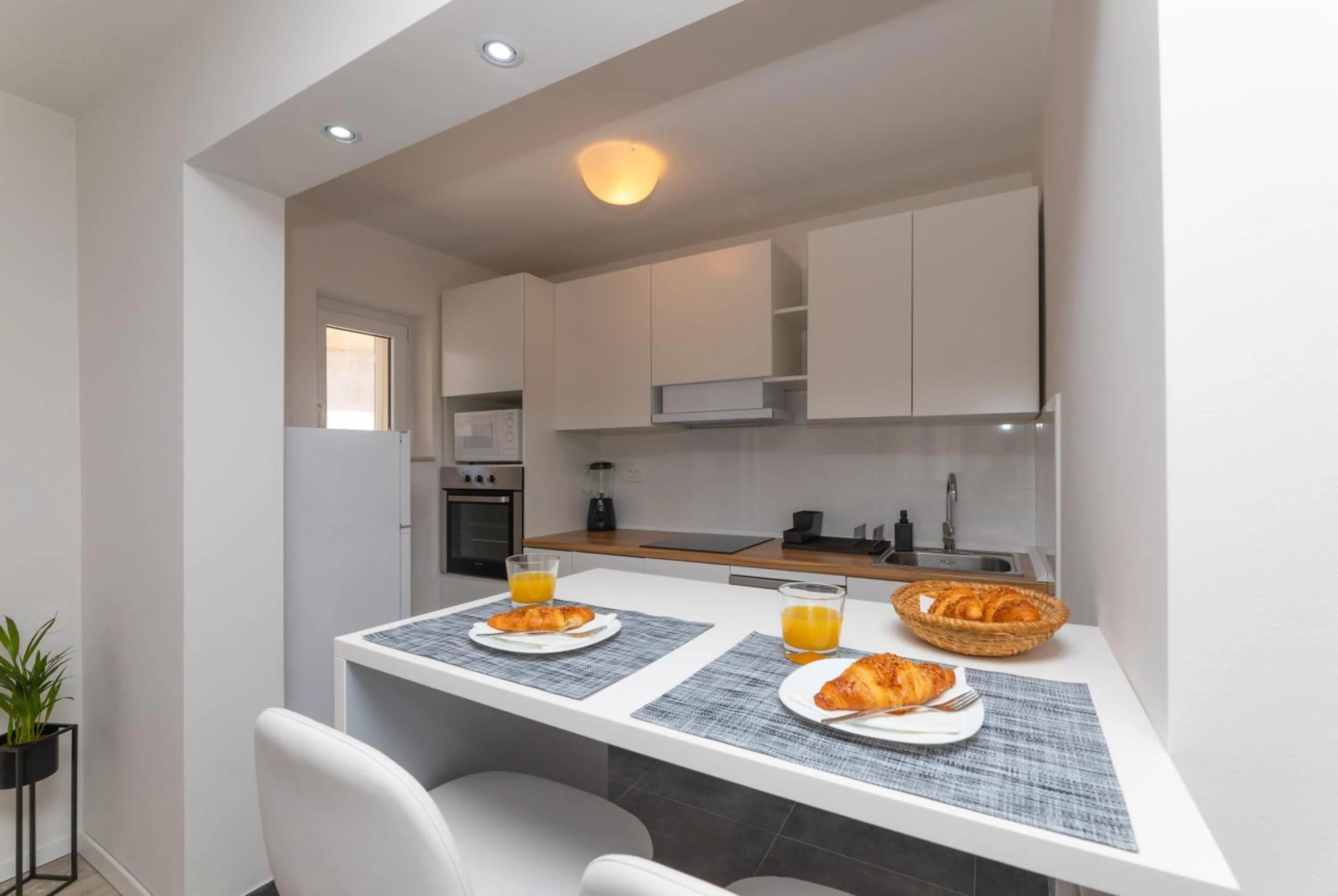 Kitchen or kitchenette in Two Flowers Luxury Apartment