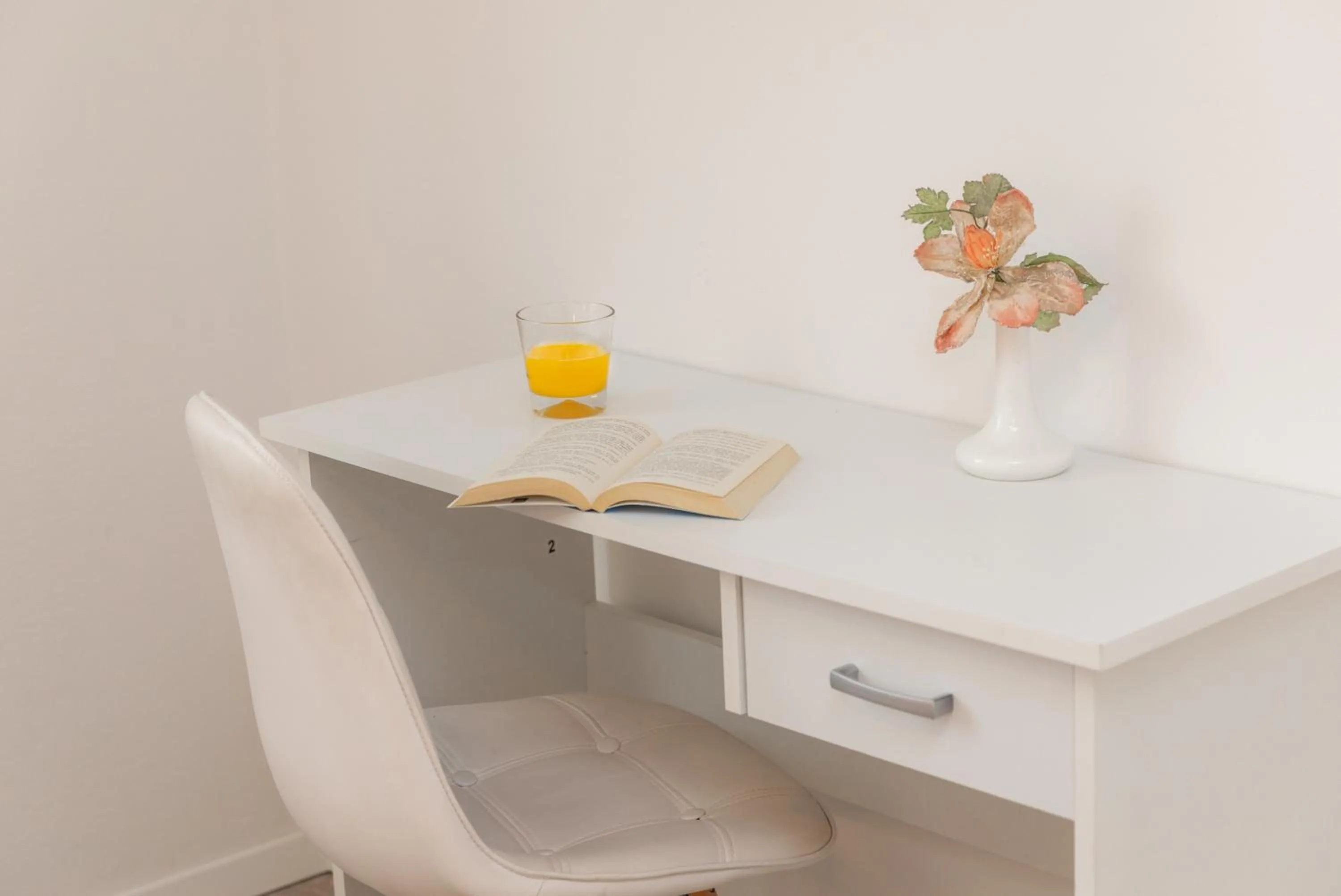 Dining area in Two Flowers Luxury Apartment