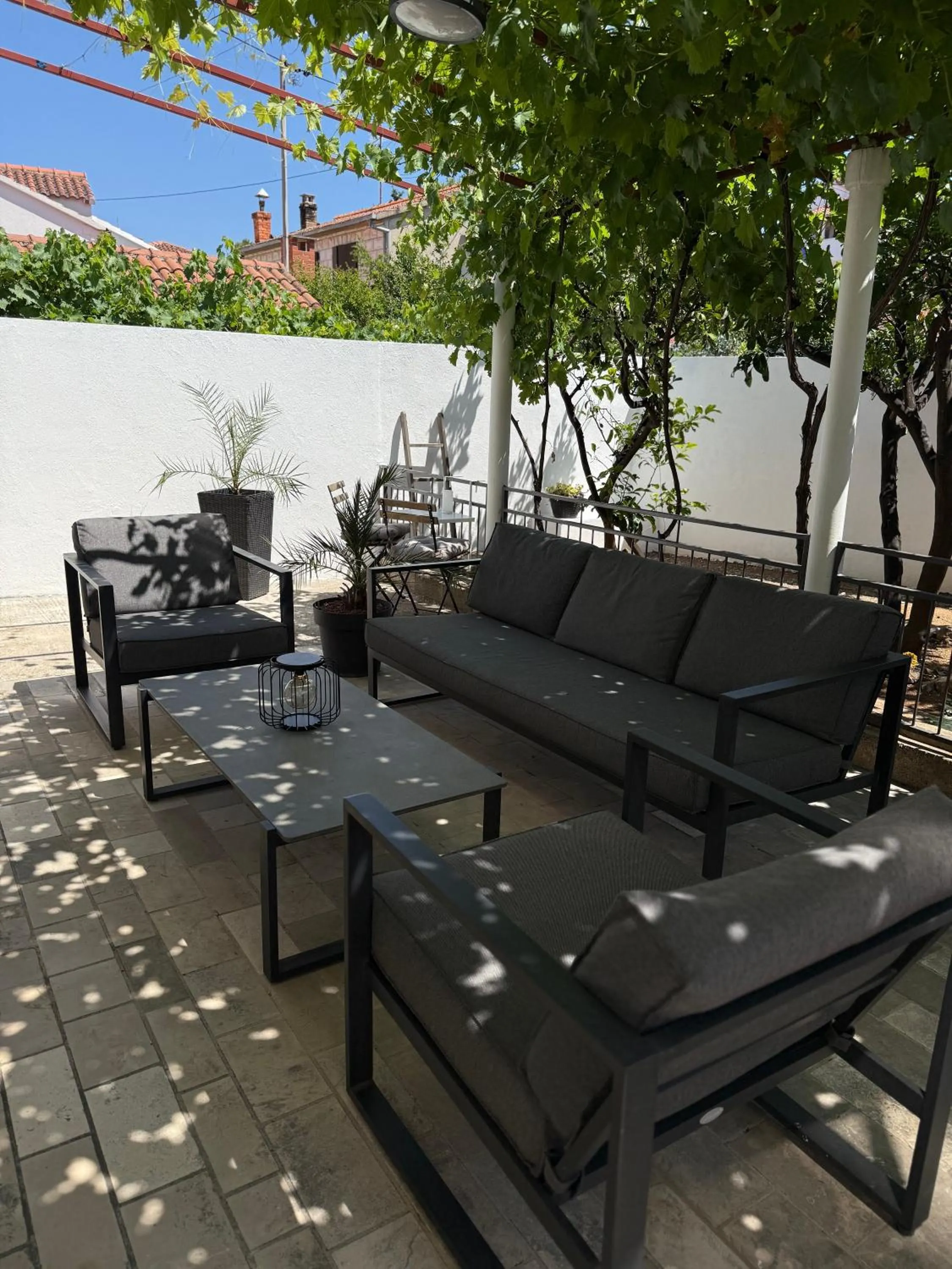 Two Flowers Luxury Apartment