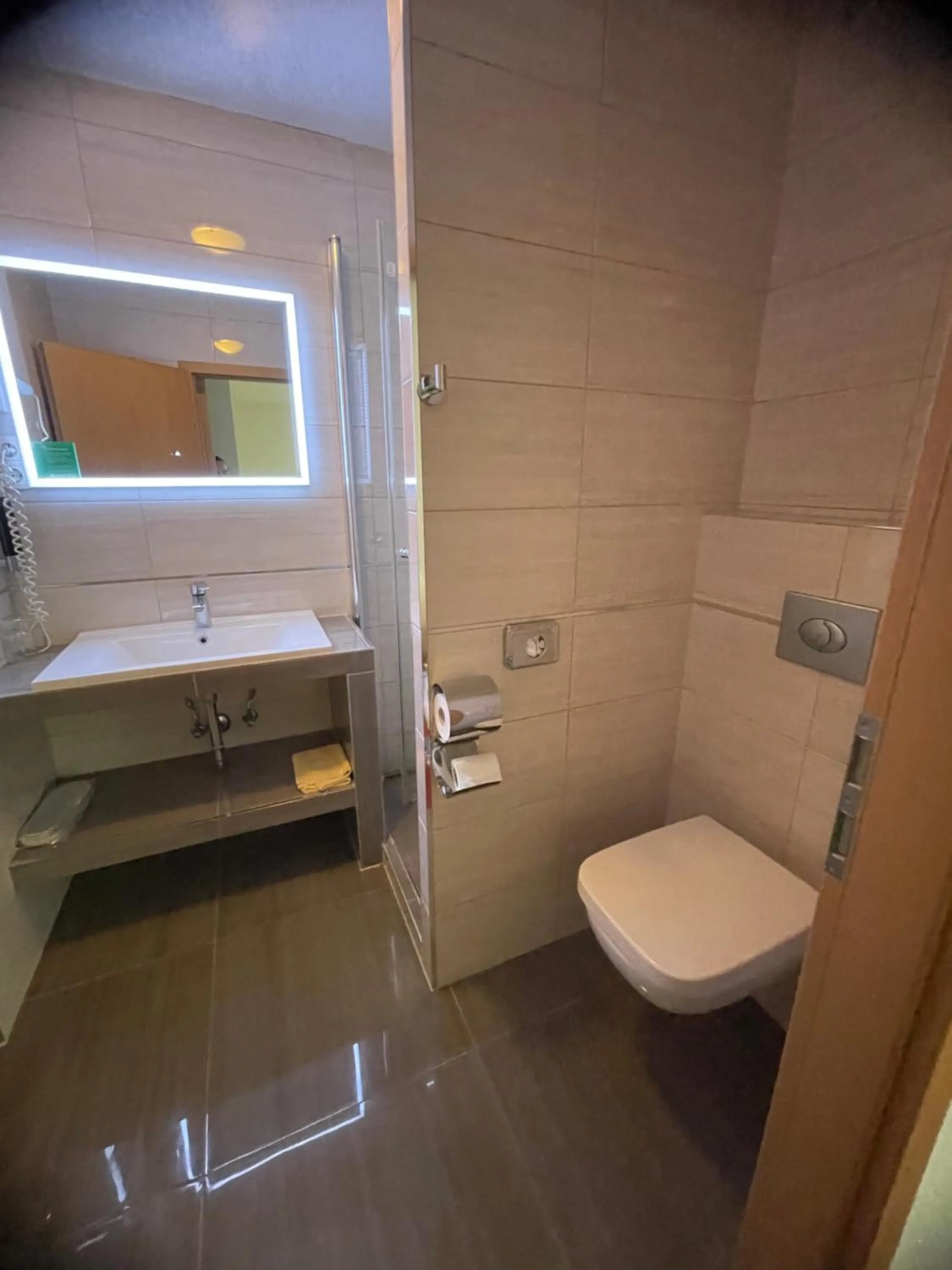 Shower in Hotel Sonne