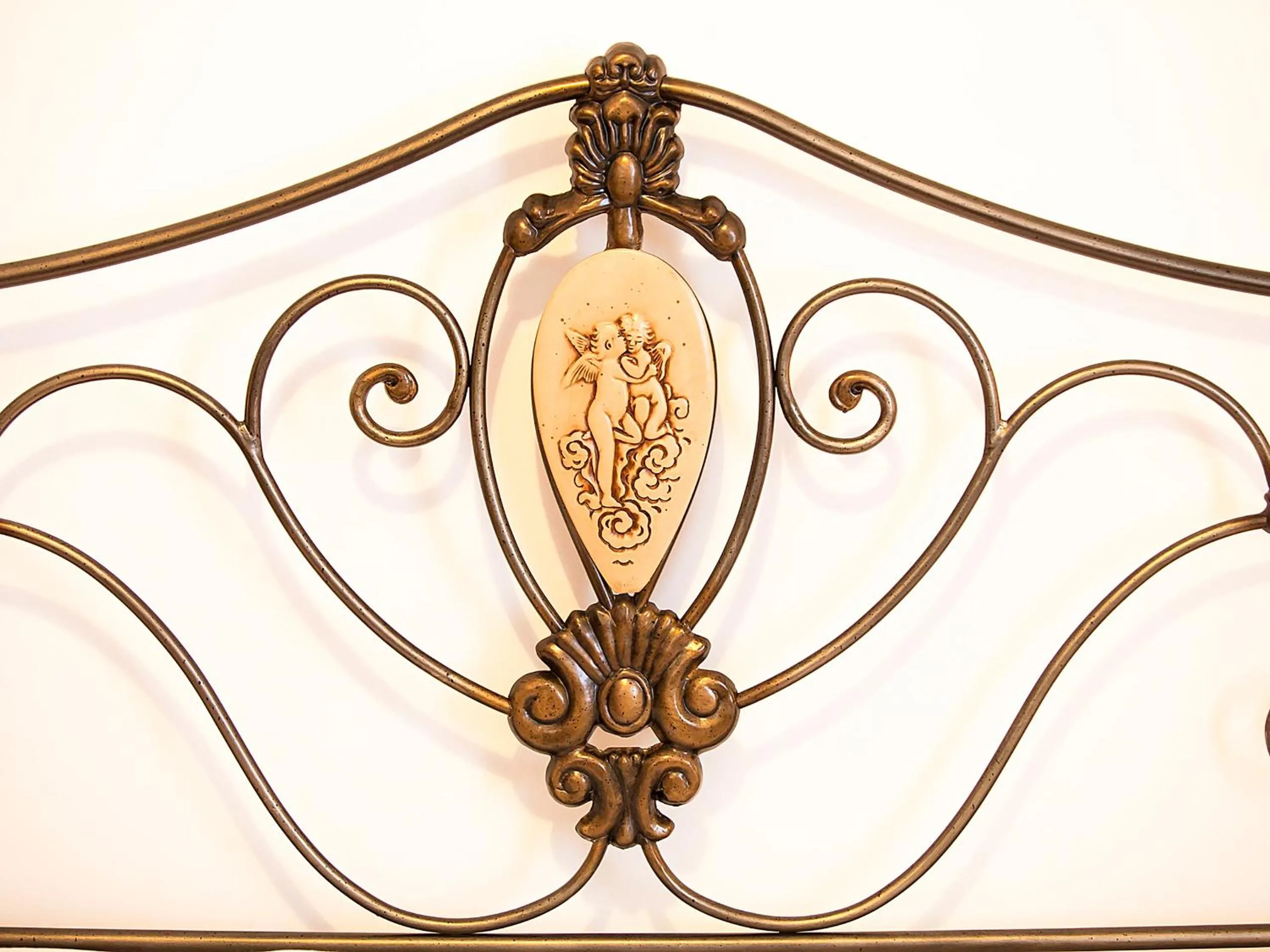 Decorative detail in Coppola di Seta