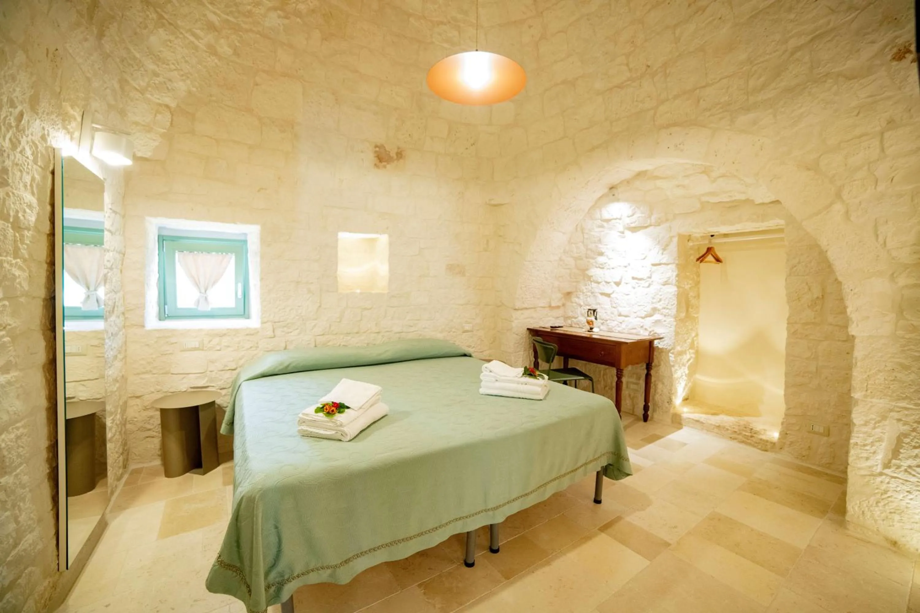 Bedroom, Bed in Coppola di Seta