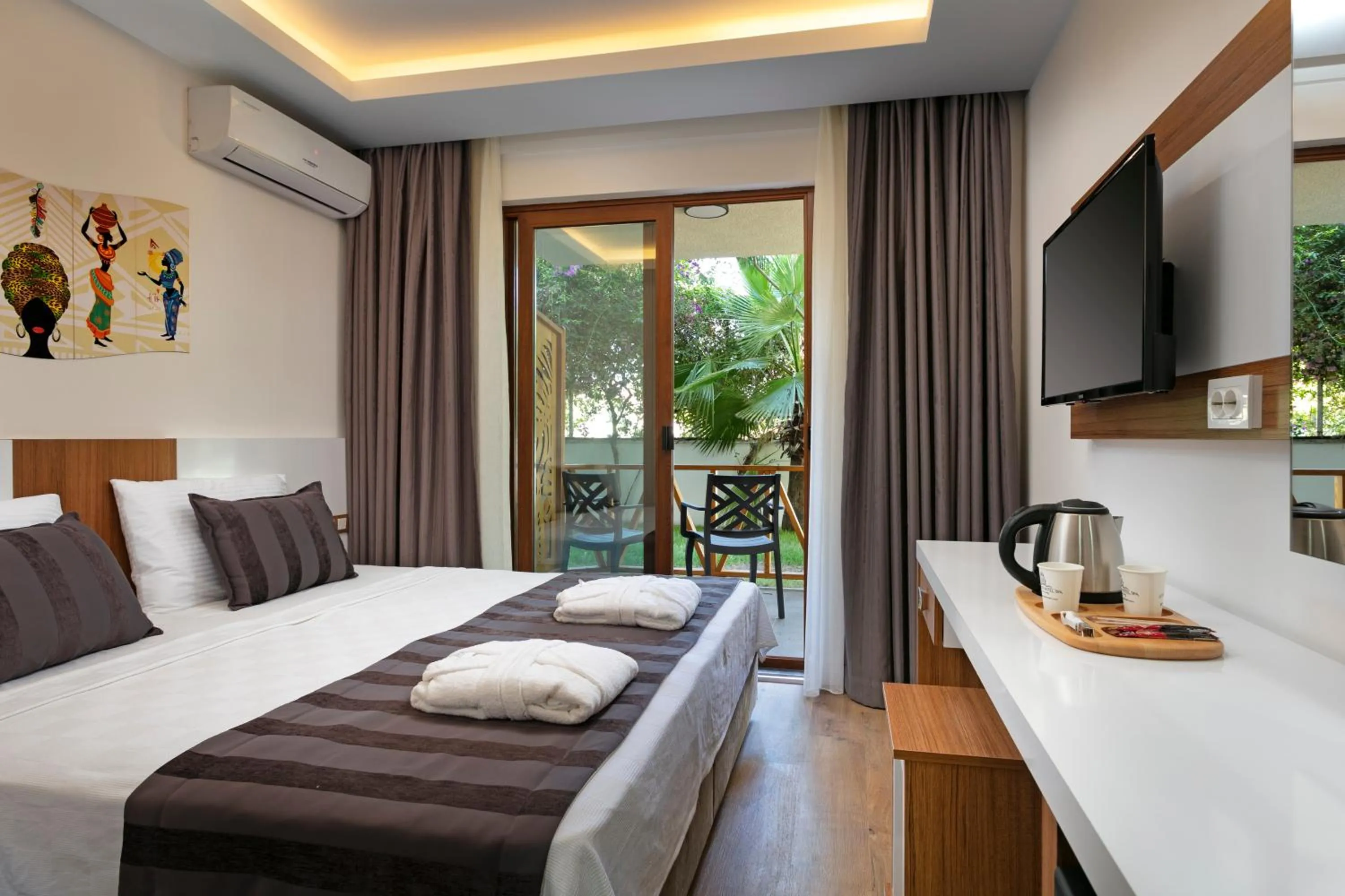 View (from property/room), Bed in Le Marden Hotel Spa