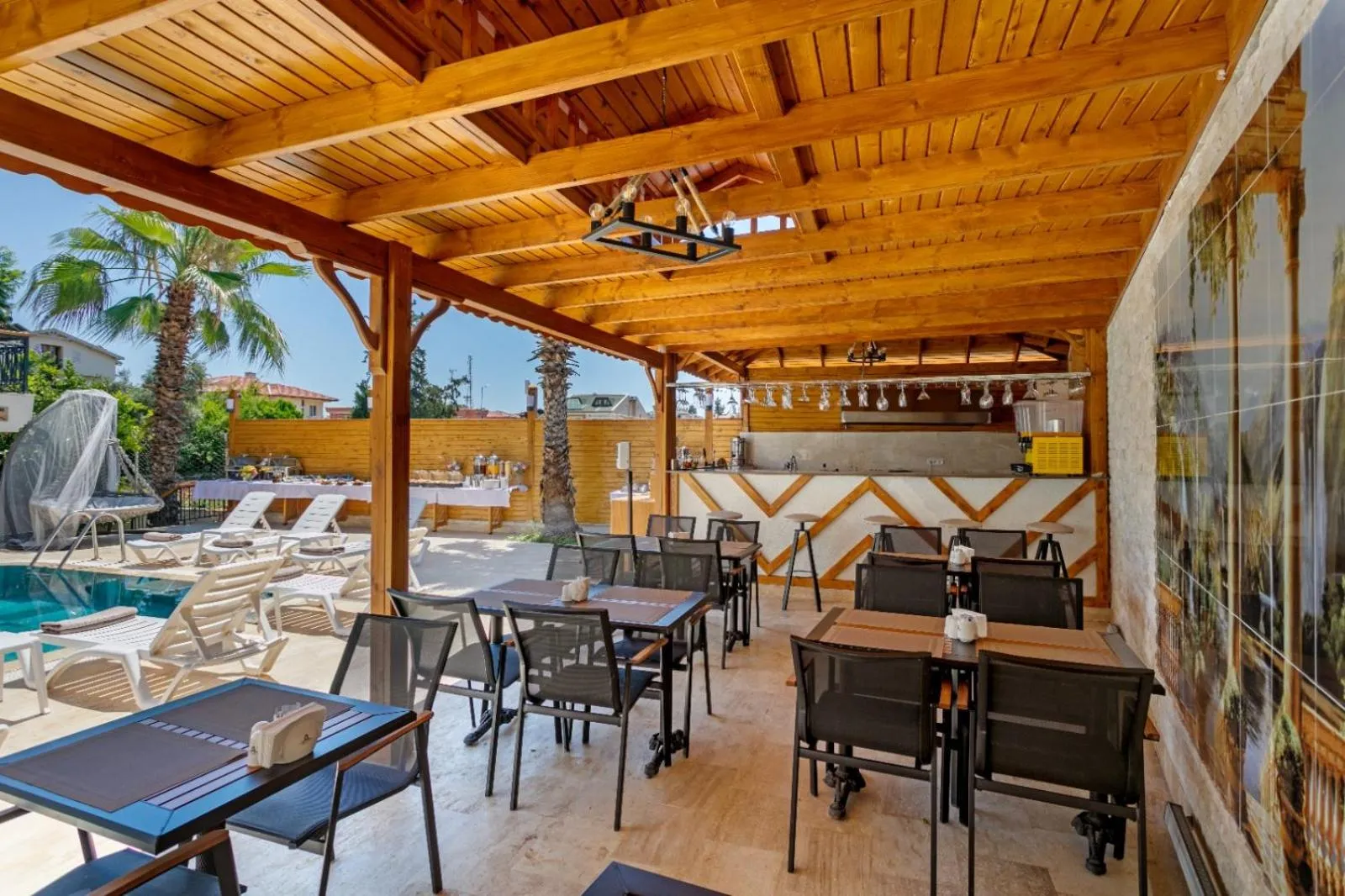 Restaurant/places to eat in Le Marden Hotel Spa