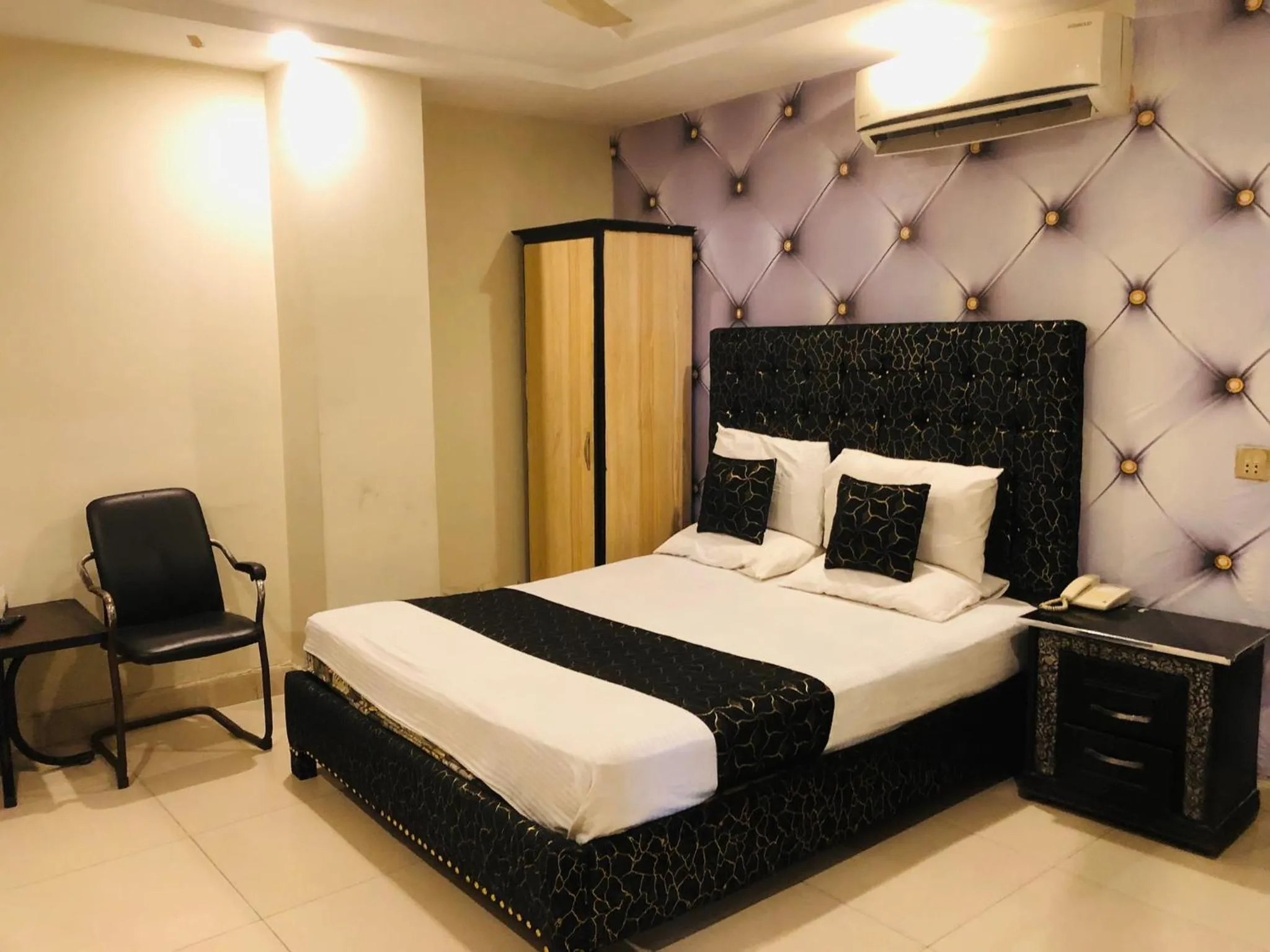 Bed in Hotel Tulip Inn