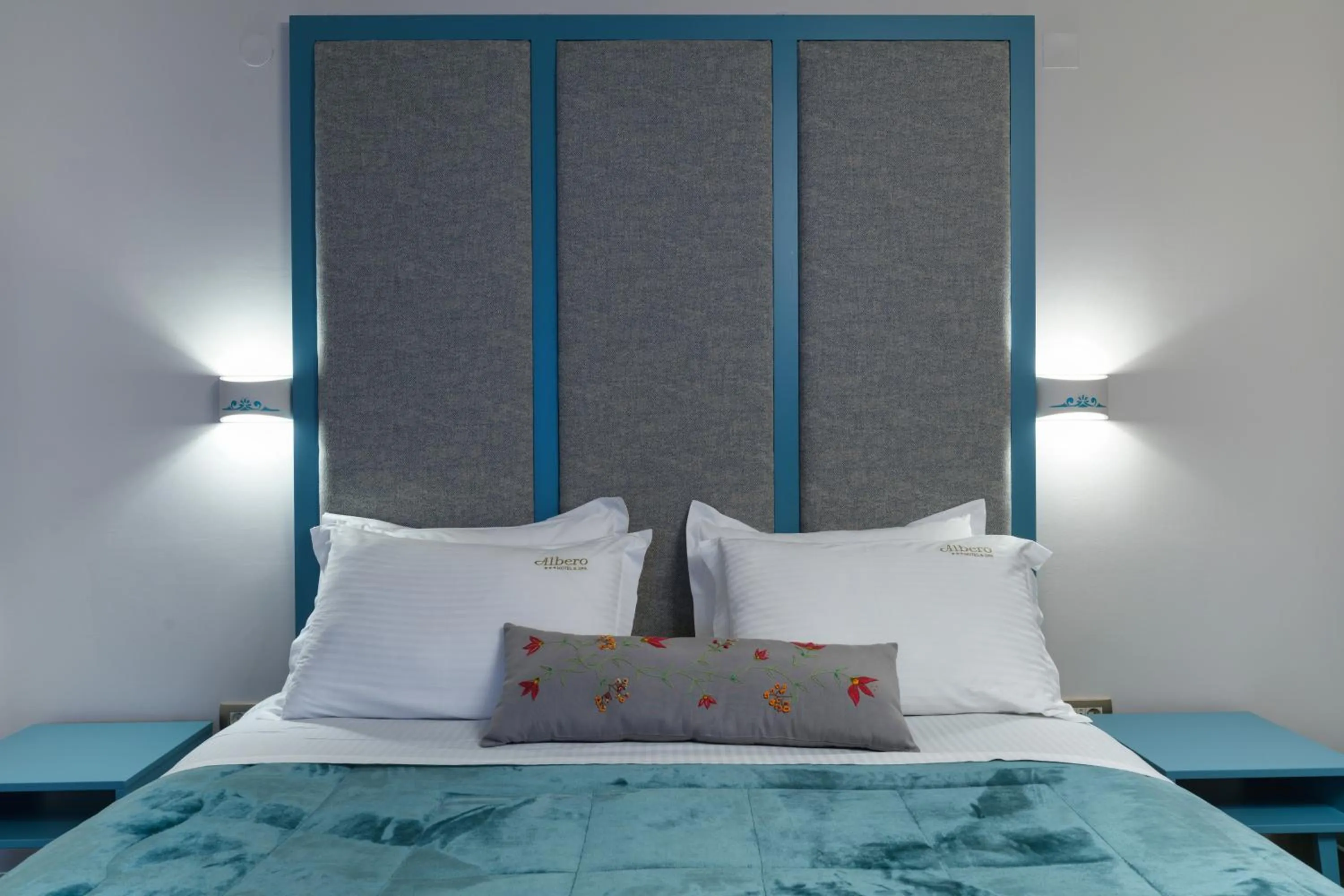 Bed in Álbero Hotel