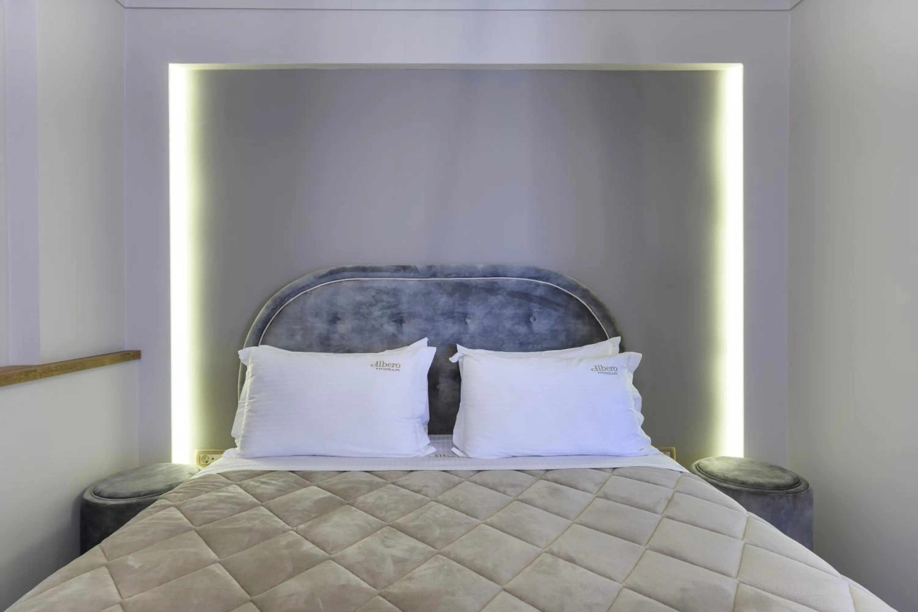 Bed in Álbero Hotel