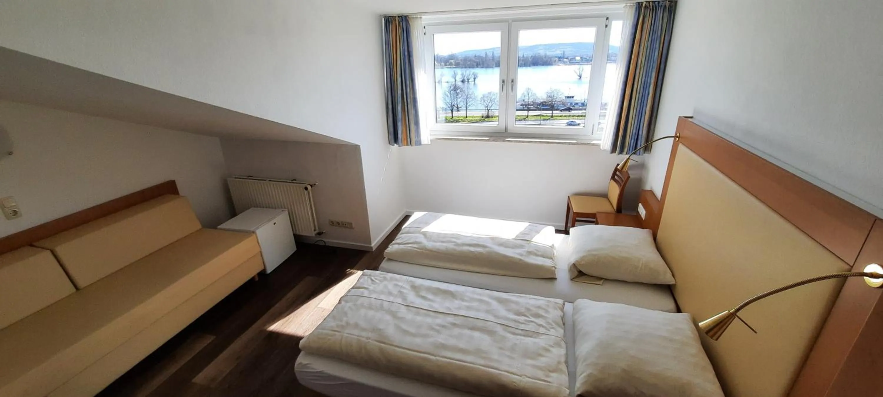 View (from property/room), Bed in RUTHMANN-Rheinblick GARNI