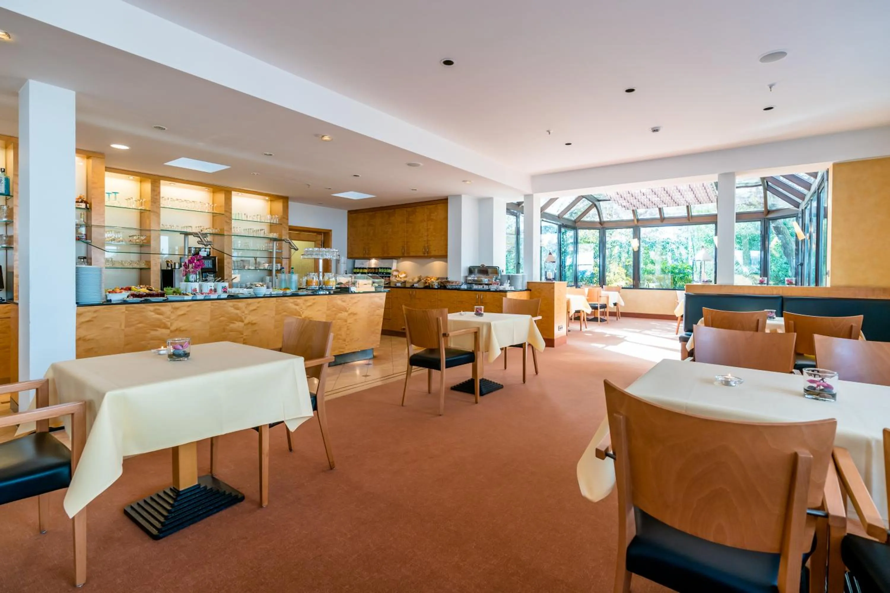 Restaurant/places to eat in Schlosspark Hotel