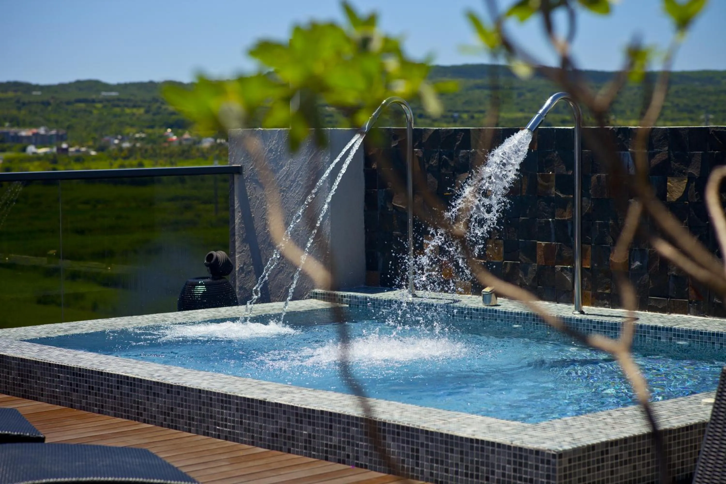 Swimming pool in Wolken Lodge