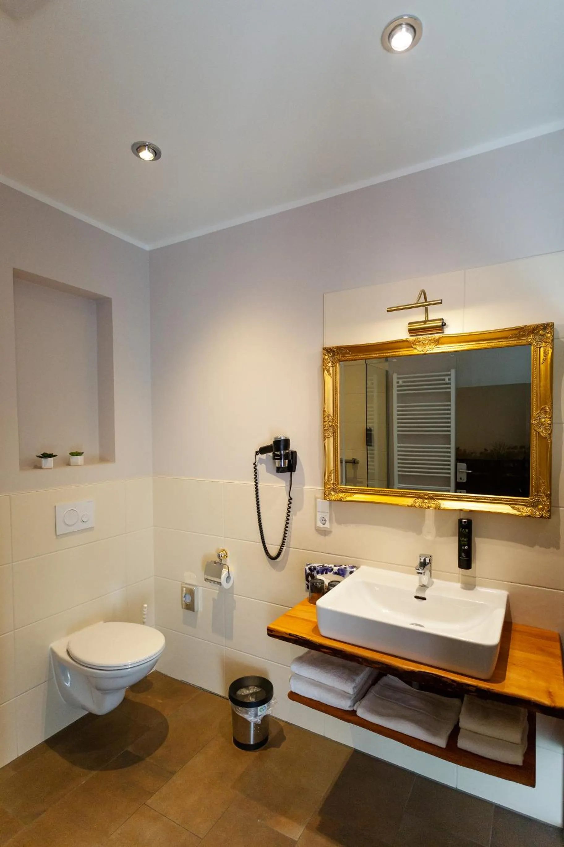 Toilet in Altora Eisenbahn Themenhotel