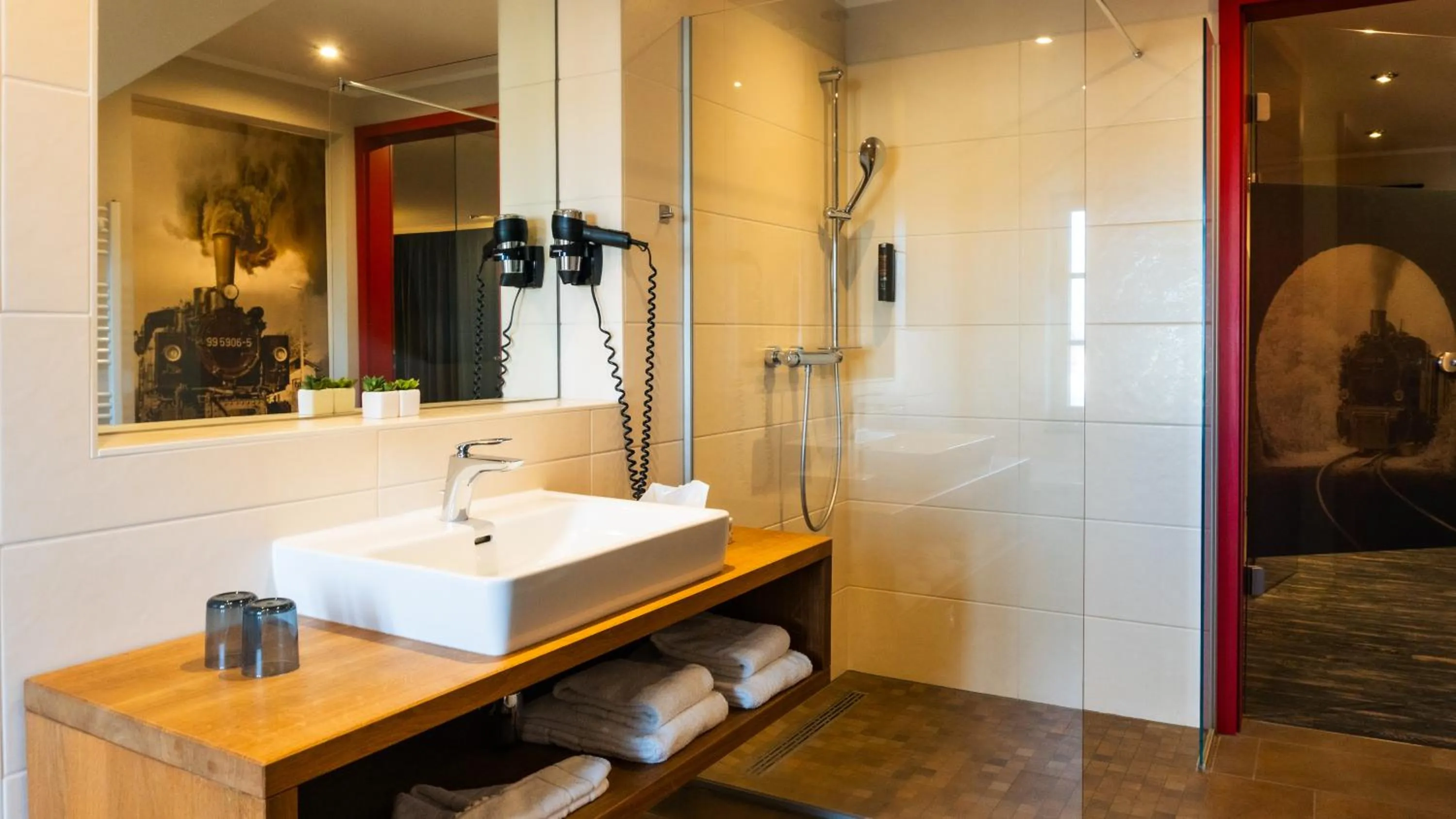 Shower in Altora Eisenbahn Themenhotel