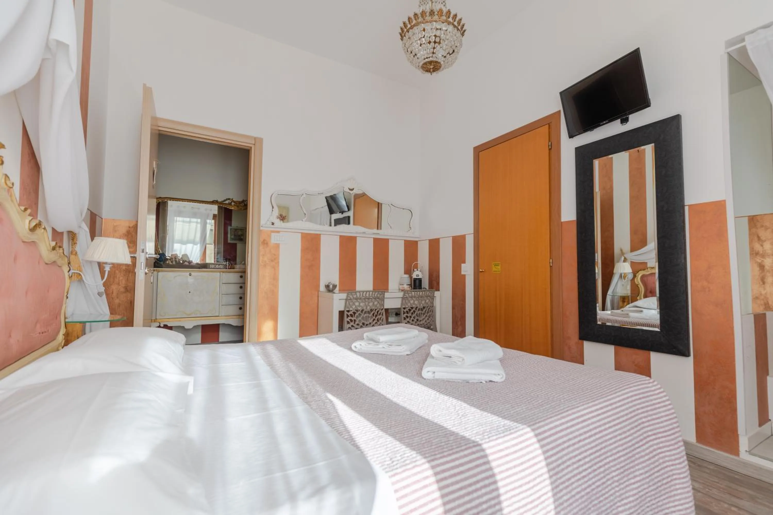 Balcony/Terrace, Bed in Rooms Giulietta e Romeo