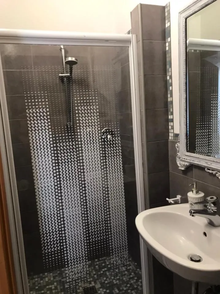 Shower in Rooms Giulietta e Romeo