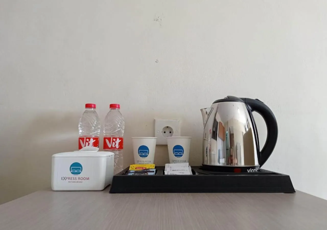 Communal kitchen in X-pressbedroom Mutiara-Bekasi